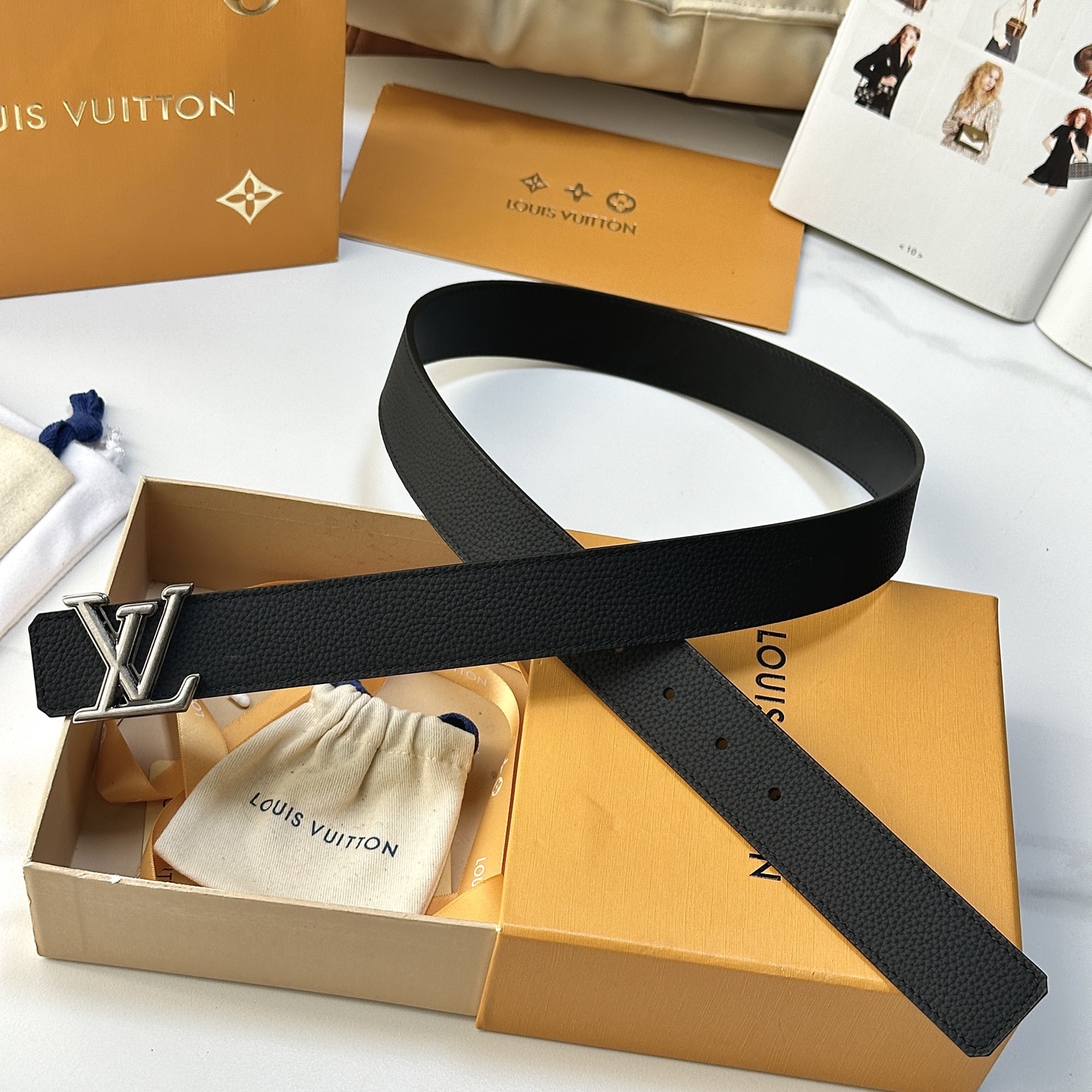 L0UIS VUITT0N 驢家原單腰帶 寬度35毫米 腰帶採用一面荔枝紋togo皮內襯一面進口小牛皮底