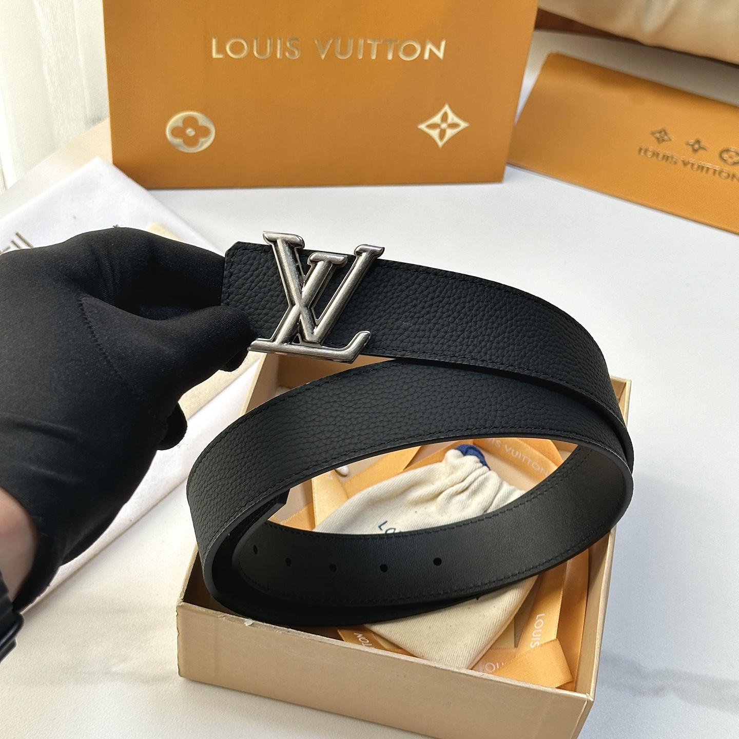 L0UIS VUITT0N 驢家原單腰帶 寬度35毫米 腰帶採用一面荔枝紋togo皮內襯一面進口小牛皮底
