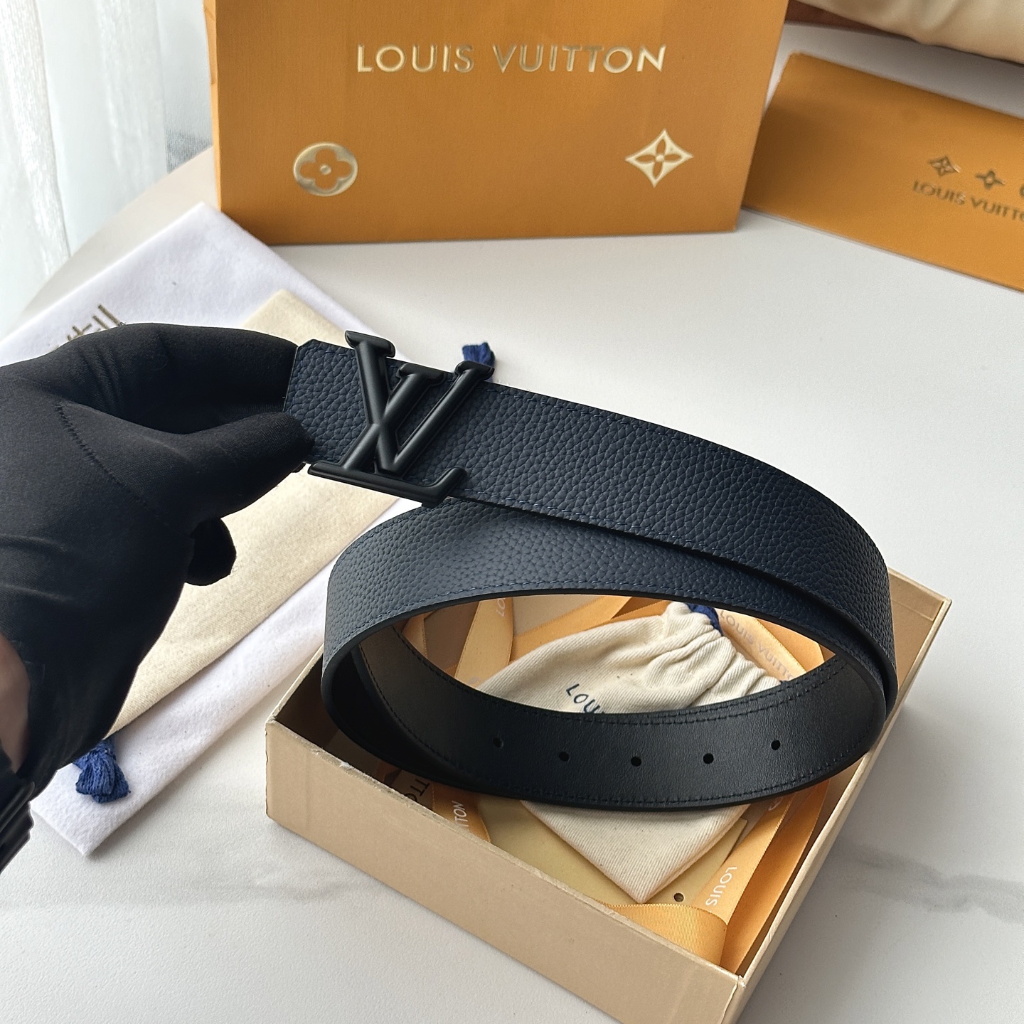 L0UIS VUITT0N 驢家原單腰帶 寬度35毫米 腰帶採用一面荔枝紋togo皮內襯一面進口小牛皮底