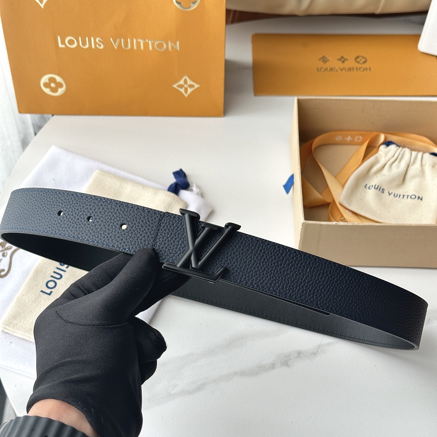 L0UIS VUITT0N 驢家原單腰帶 寬度35毫米 腰帶採用一面荔枝紋togo皮內襯一面進口小牛皮底