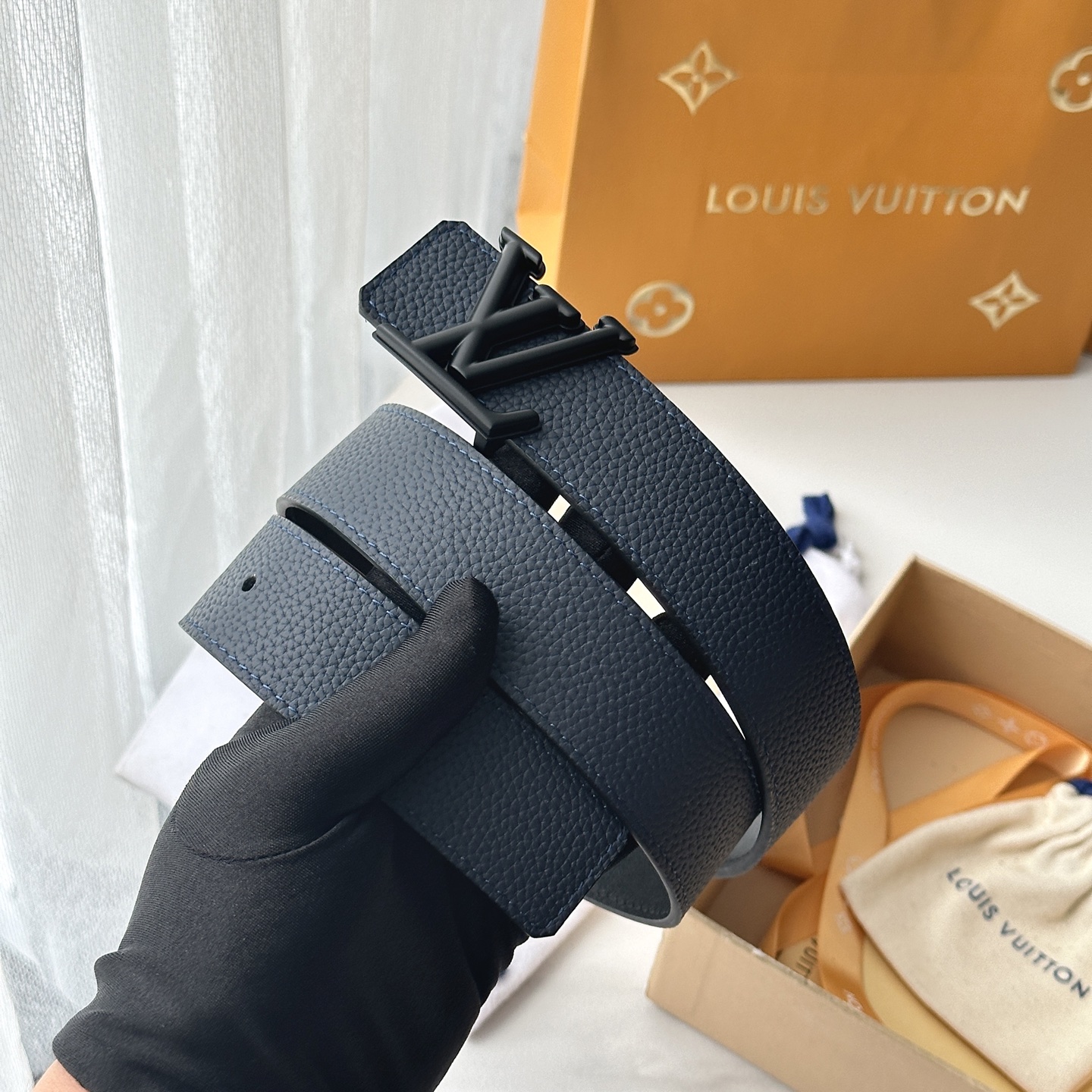 L0UIS VUITT0N 驢家原單腰帶 寬度35毫米 腰帶採用一面荔枝紋togo皮內襯一面進口小牛皮底