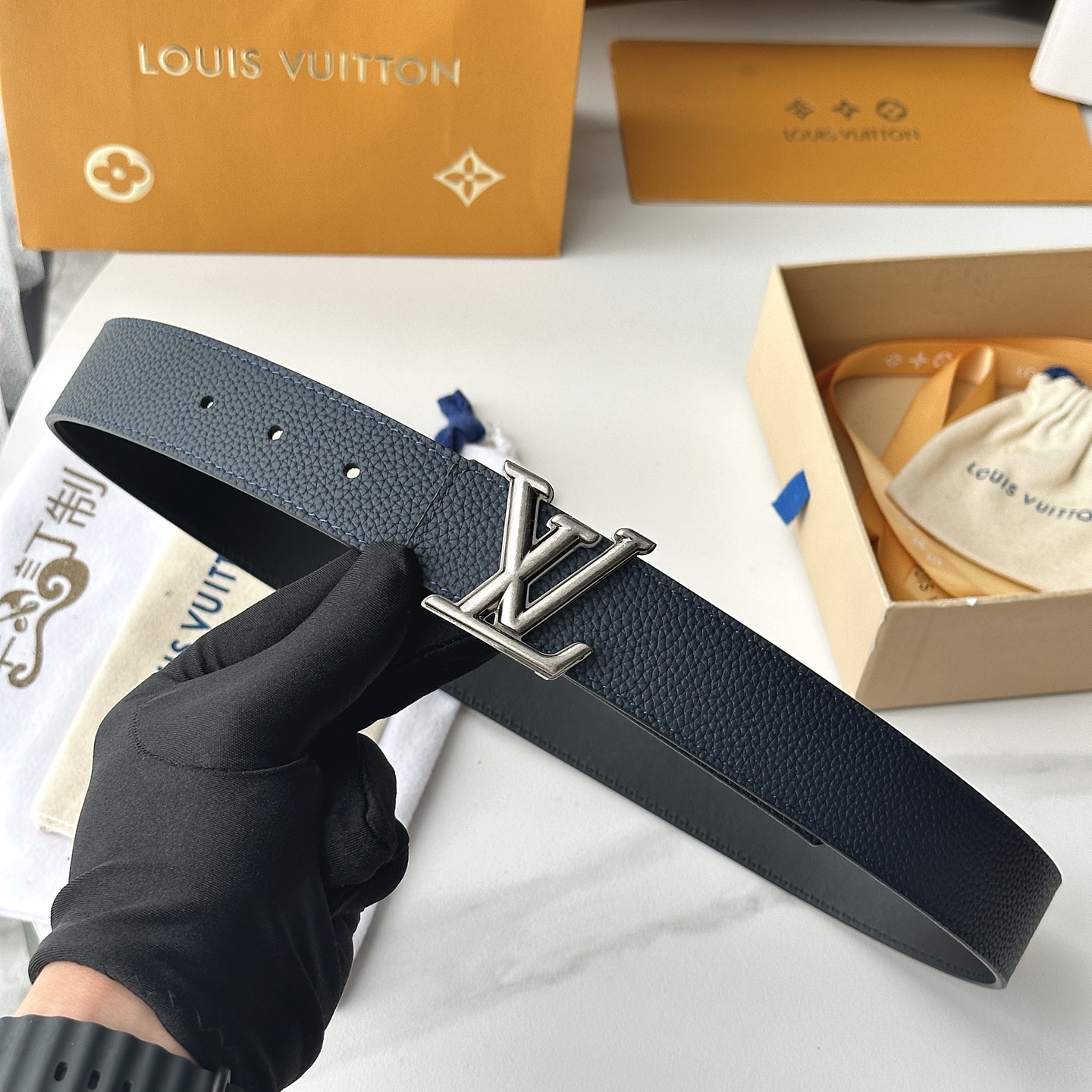 L0UIS VUITT0N 驢家原單腰帶 寬度35毫米 腰帶採用一面荔枝紋togo皮內襯一面進口小牛皮底
