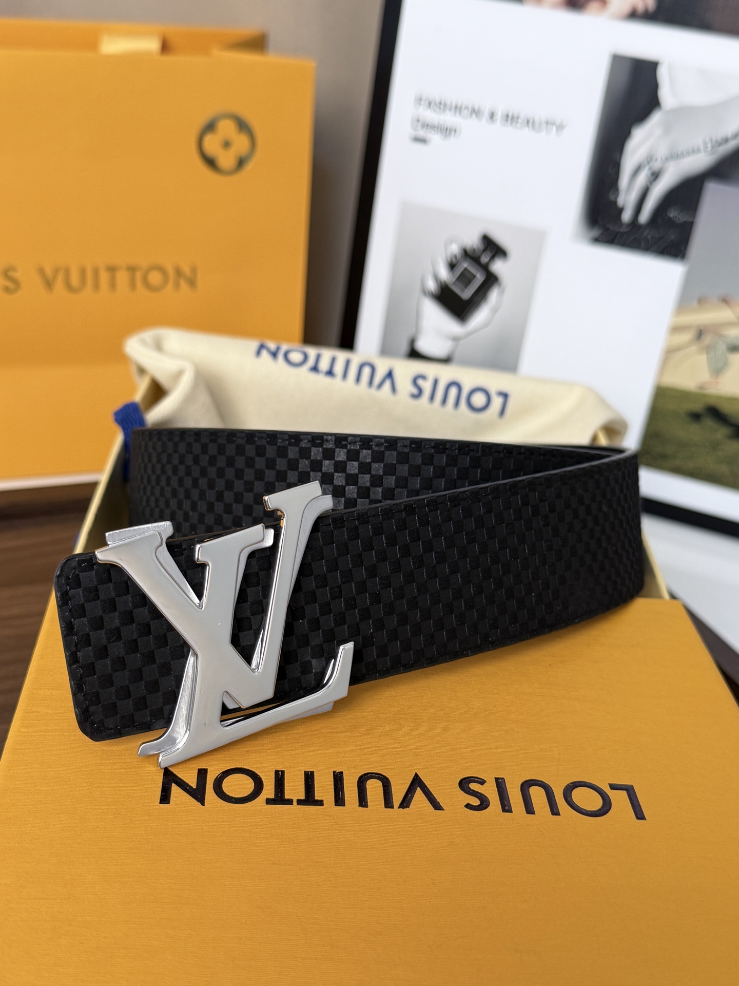 P：200（原版包裝 +1.0）        LV黑色小米格銀扣皮帶|40mm        小米格牛