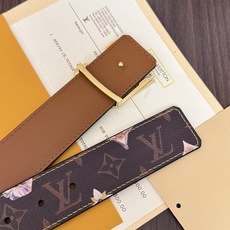 LV經典老花古銀LV標誌扣皮帶 40mm經典寬度 頭層牛皮滿版 Monogram 老花,點綴淡雅 LV經典老花古銀LV標誌扣皮帶 40mm經典寬度 頭層牛皮滿版 Monogram 老花,點綴淡雅