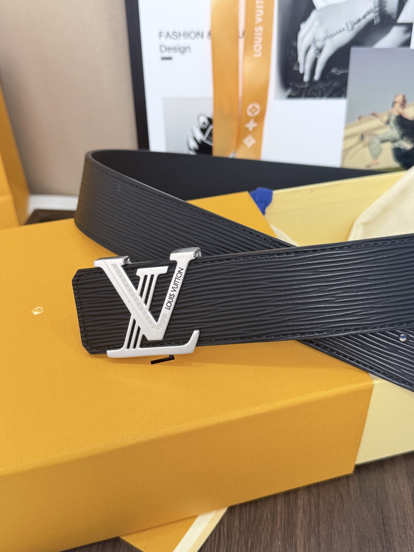 L0UIS VUITT0N 專櫃最新升級版本 寬度40毫米 全新訂制搭配最新進口原廠皮底 配置新款字母搭