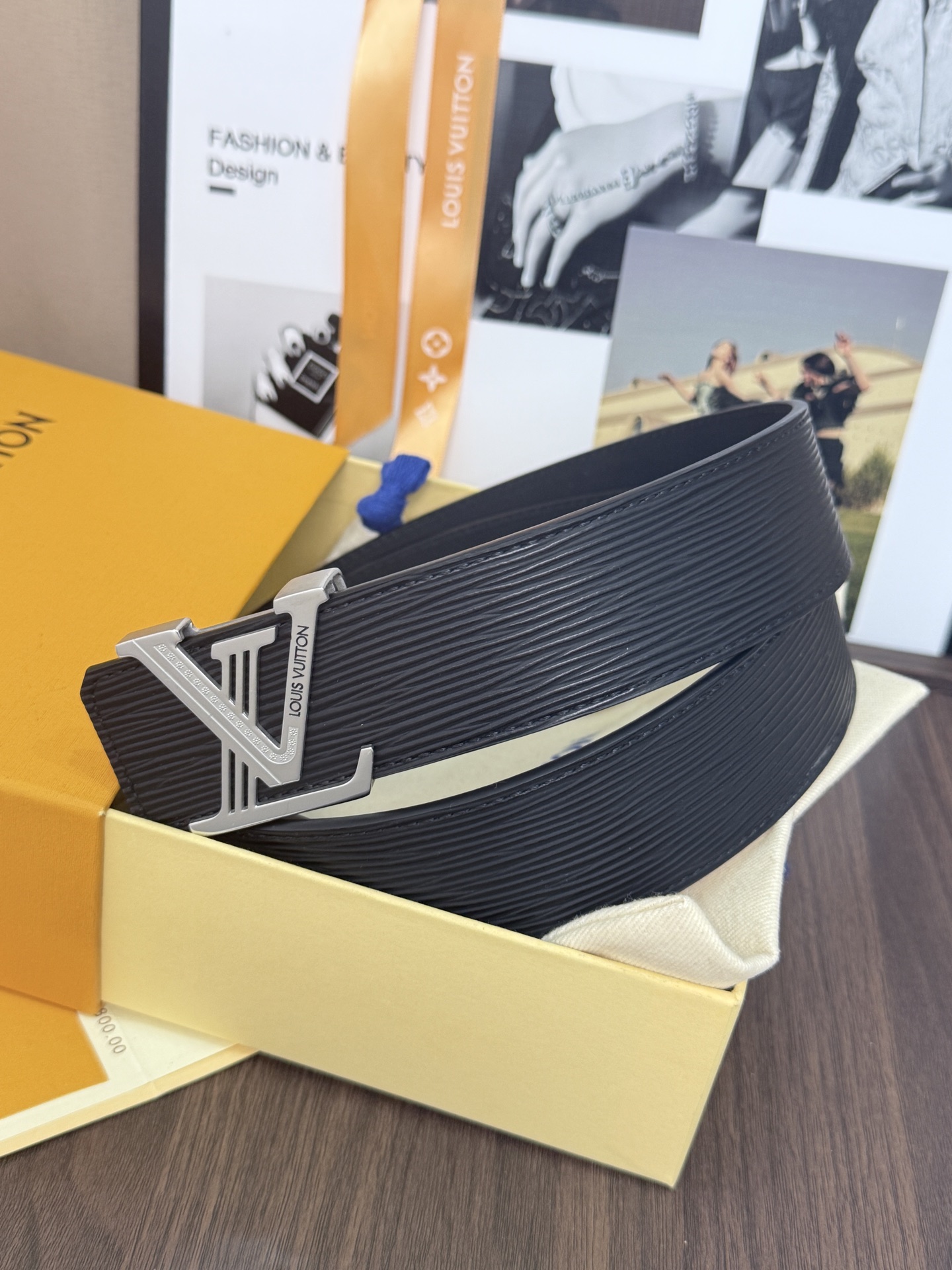 NO:882669,Original order L0UIS VUITT0N The latest upgraded version of the counter, width 40 mm, newly customized with the latest imported original leather sole, equipped with new letter buckle, classic and versatile! ,belt19860909原单 L0UIS VUITT0N 專櫃最新升級版本 寬度40毫米 全新訂制搭配最新進口原廠皮底 配置新款字母搭扣 經典百搭款！,皮带,Belt