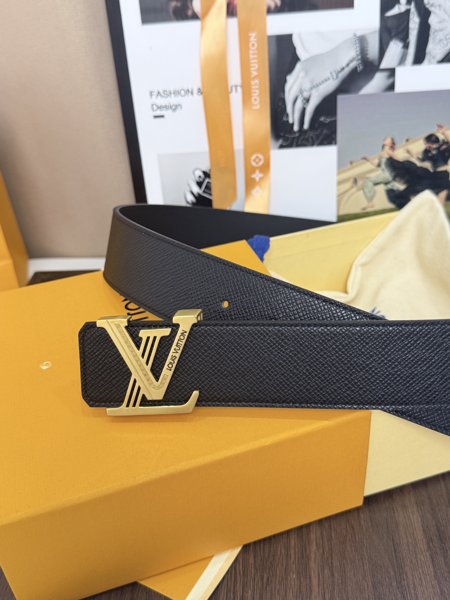 L0UIS VUITT0N 專櫃最新升級版本 寬度40毫米 全新訂制搭配最新進口原廠皮底 配置新款字母搭