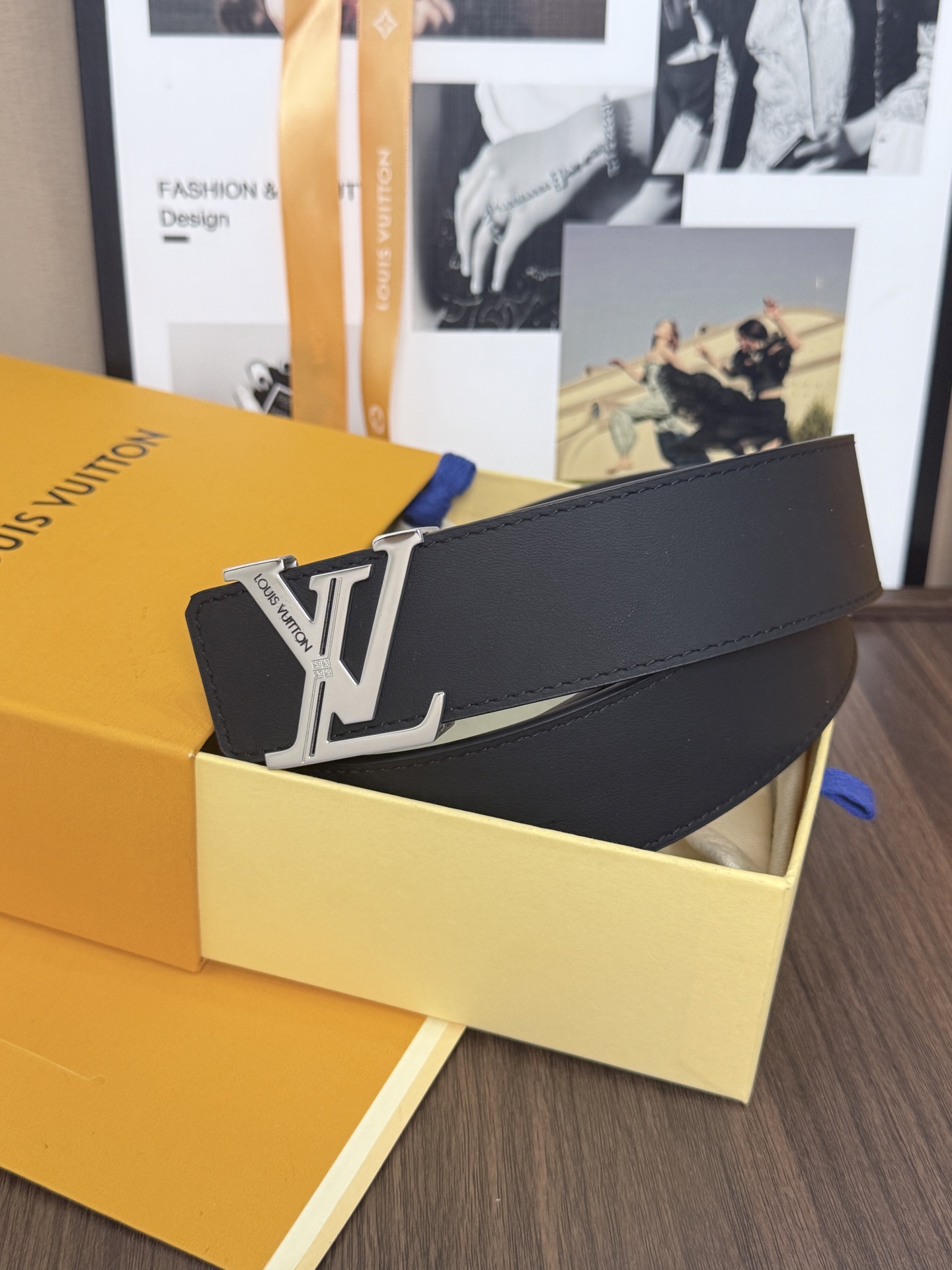 NO:882677,Original order L0UIS VUITT0N The latest upgraded version of the counter Width 40 mm Newly customized with the latest imported original leather sole Equipped with new letter buckle Classic versatile, belt19860909原单 L0UIS VUITT0N 專櫃最新升級版本 寬度40毫米 全新訂制搭配最新進口原廠皮底 配置新款字母搭扣 經典百搭,皮带,Belt