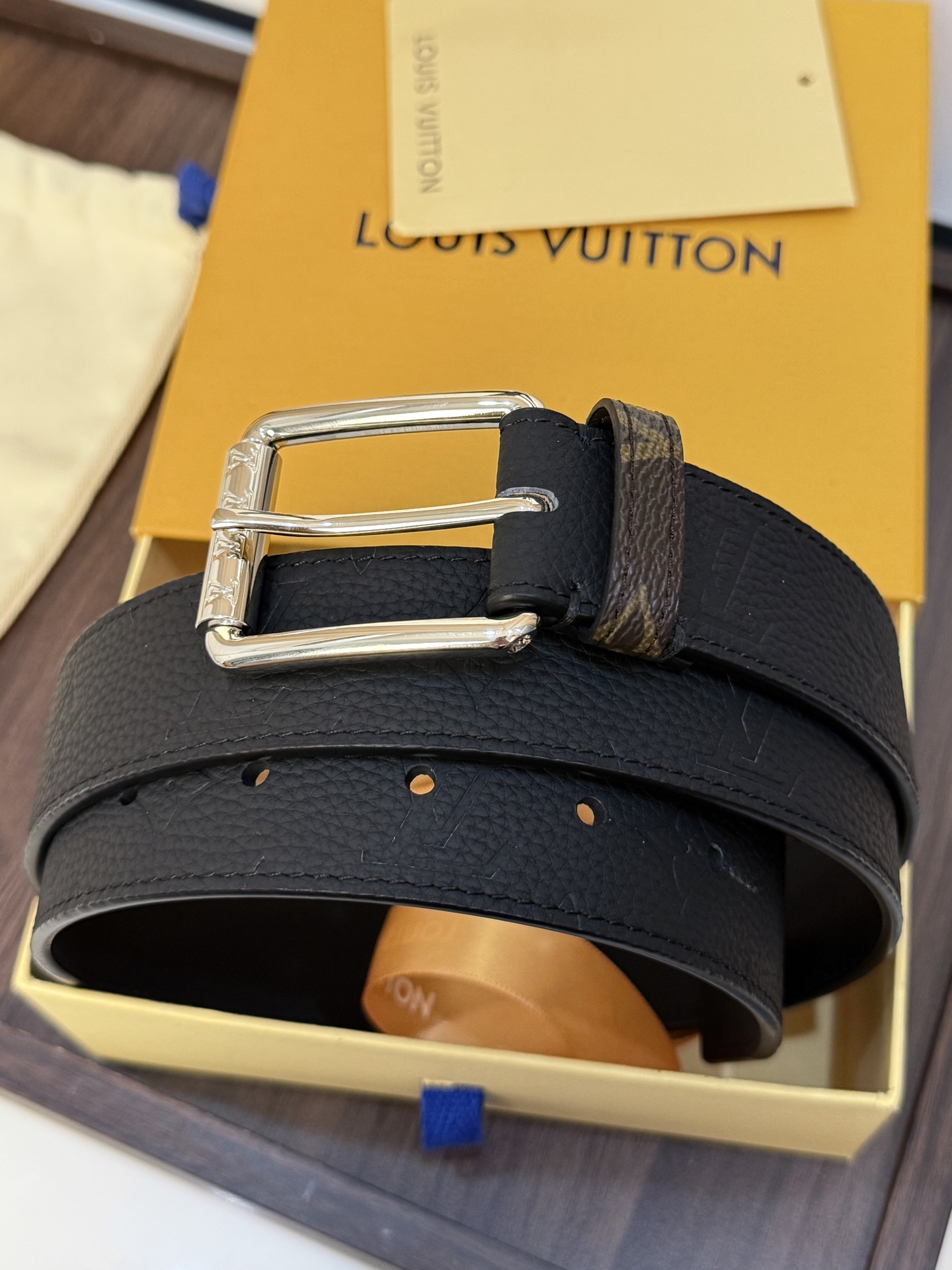 L驢家今季新品 男士原單腰帶 寬度35毫米 經典雙面牛皮荔枝紋 搭配低調針扣五金 適合沈穩低調的男神使用