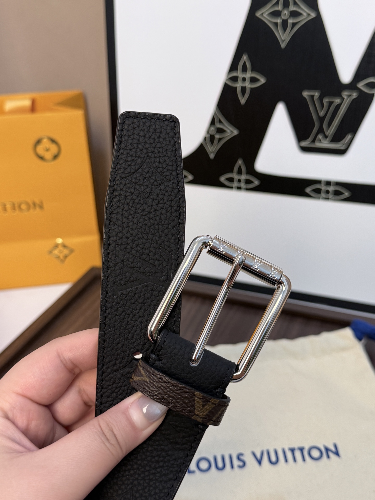 L驢家今季新品 男士原單腰帶 寬度35毫米 經典雙面牛皮荔枝紋 搭配低調針扣五金 適合沈穩低調的男神使用