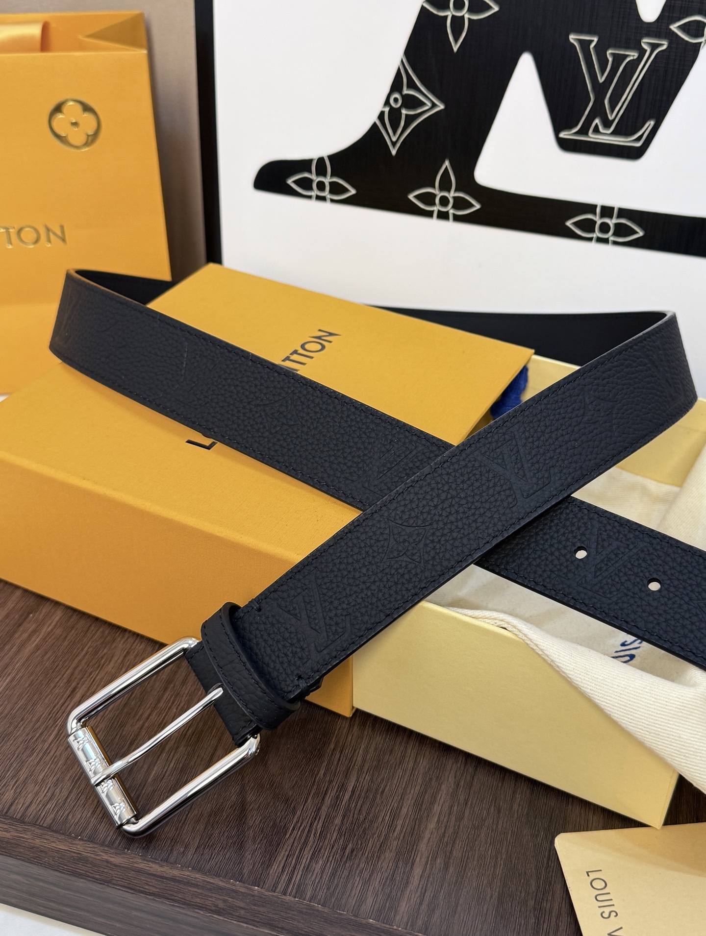 L驢家今季新品 男士原單腰帶 寬度35毫米 經典雙面牛皮荔枝紋 搭配低調針扣五金 適合沈穩低調的男神使用