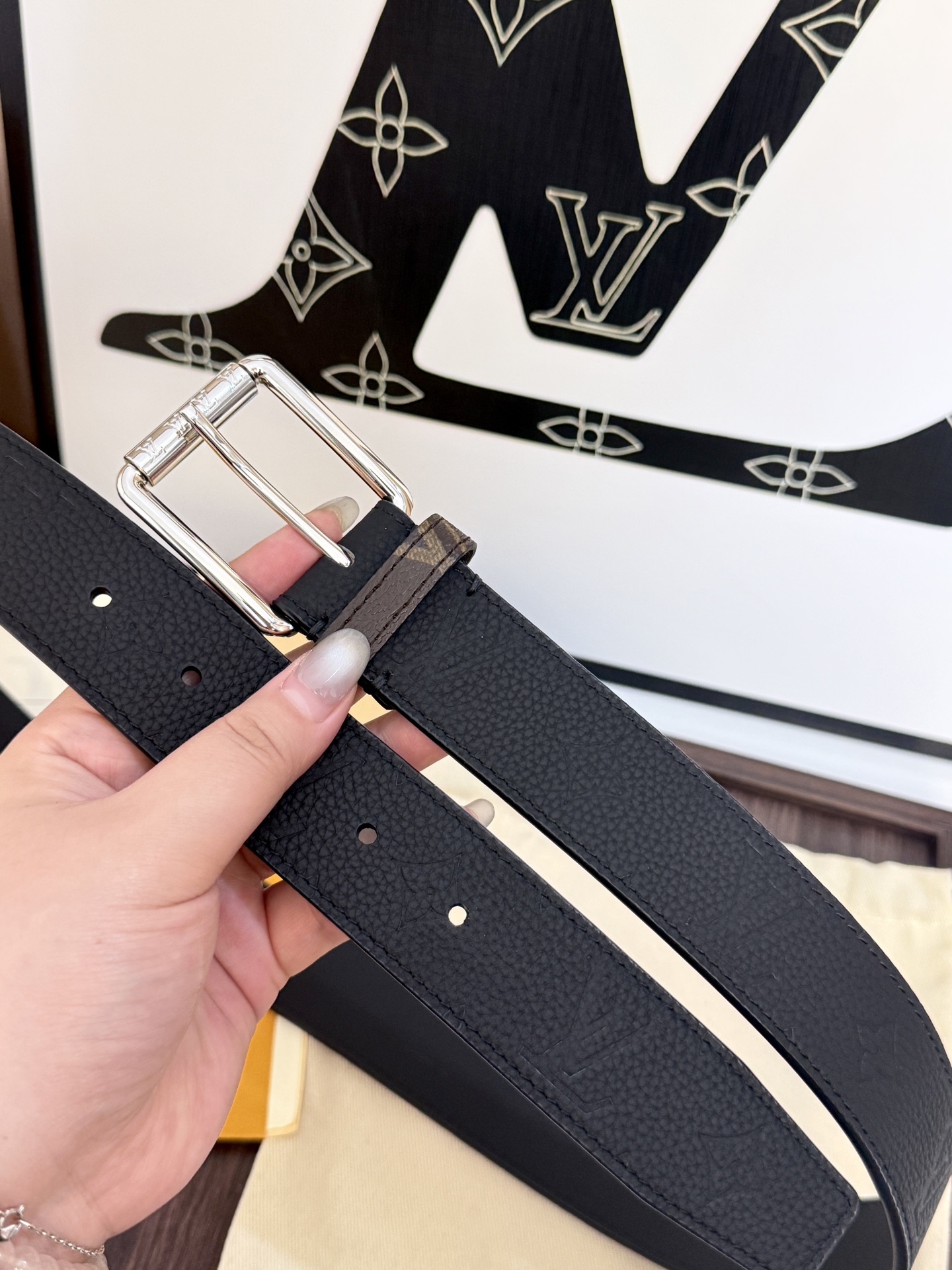 L驢家今季新品 男士原單腰帶 寬度35毫米 經典雙面牛皮荔枝紋 搭配低調針扣五金 適合沈穩低調的男神使用
