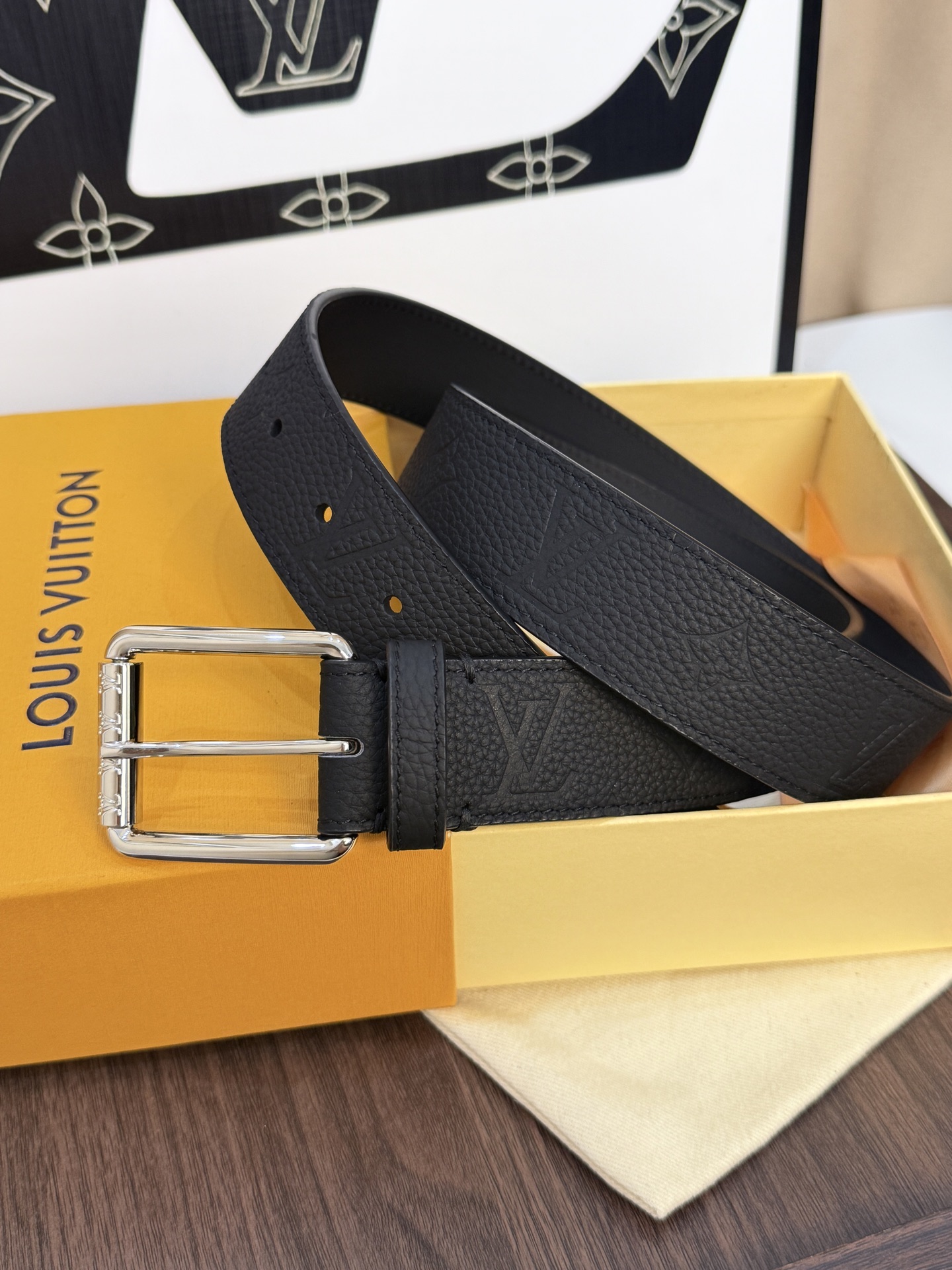L驢家今季新品 男士原單腰帶 寬度35毫米 經典雙面牛皮荔枝紋 搭配低調針扣五金 適合沈穩低調的男神使用