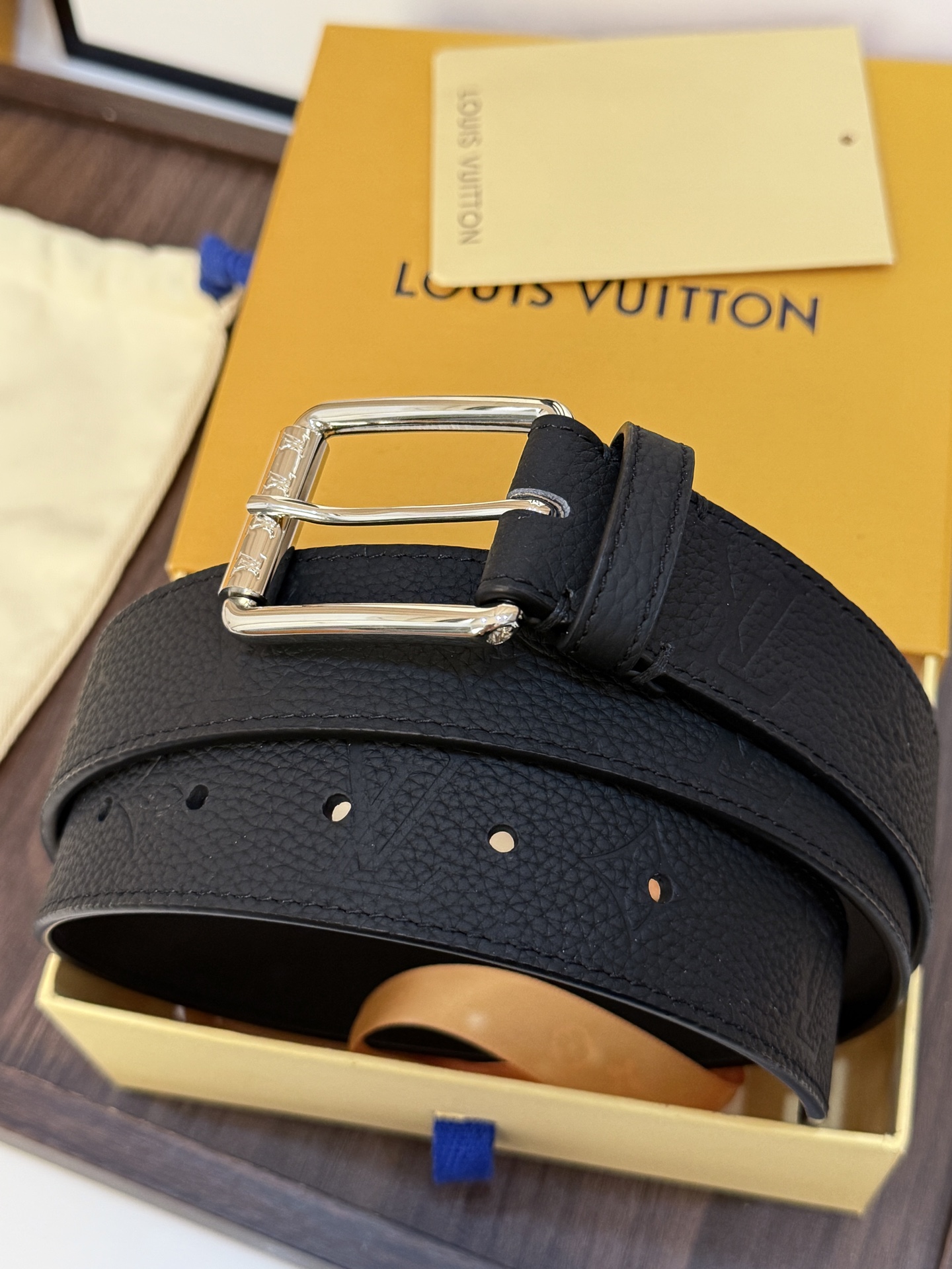 L驢家今季新品 男士原單腰帶 寬度35毫米 經典雙面牛皮荔枝紋 搭配低調針扣五金 適合沈穩低調的男神使用