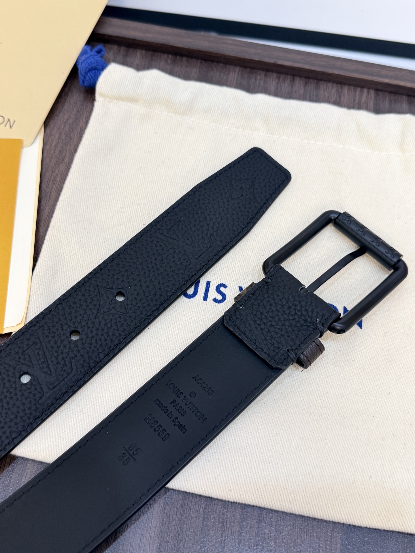 L驢家今季新品 男士原單腰帶 寬度35毫米 經典雙面牛皮荔枝紋 搭配低調針扣五金 適合沈穩低調的男神使用