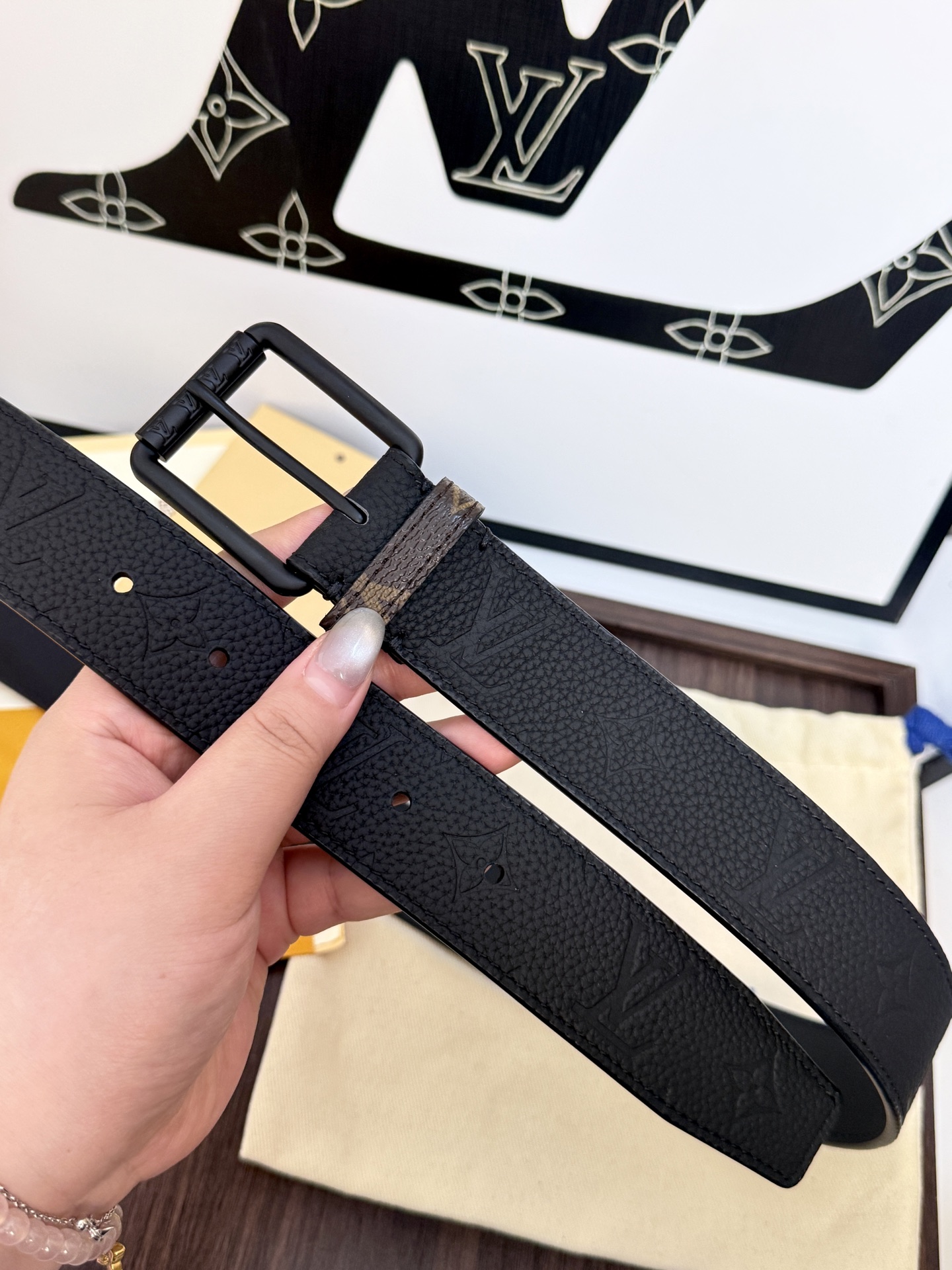 L驢家今季新品 男士原單腰帶 寬度35毫米 經典雙面牛皮荔枝紋 搭配低調針扣五金 適合沈穩低調的男神使用