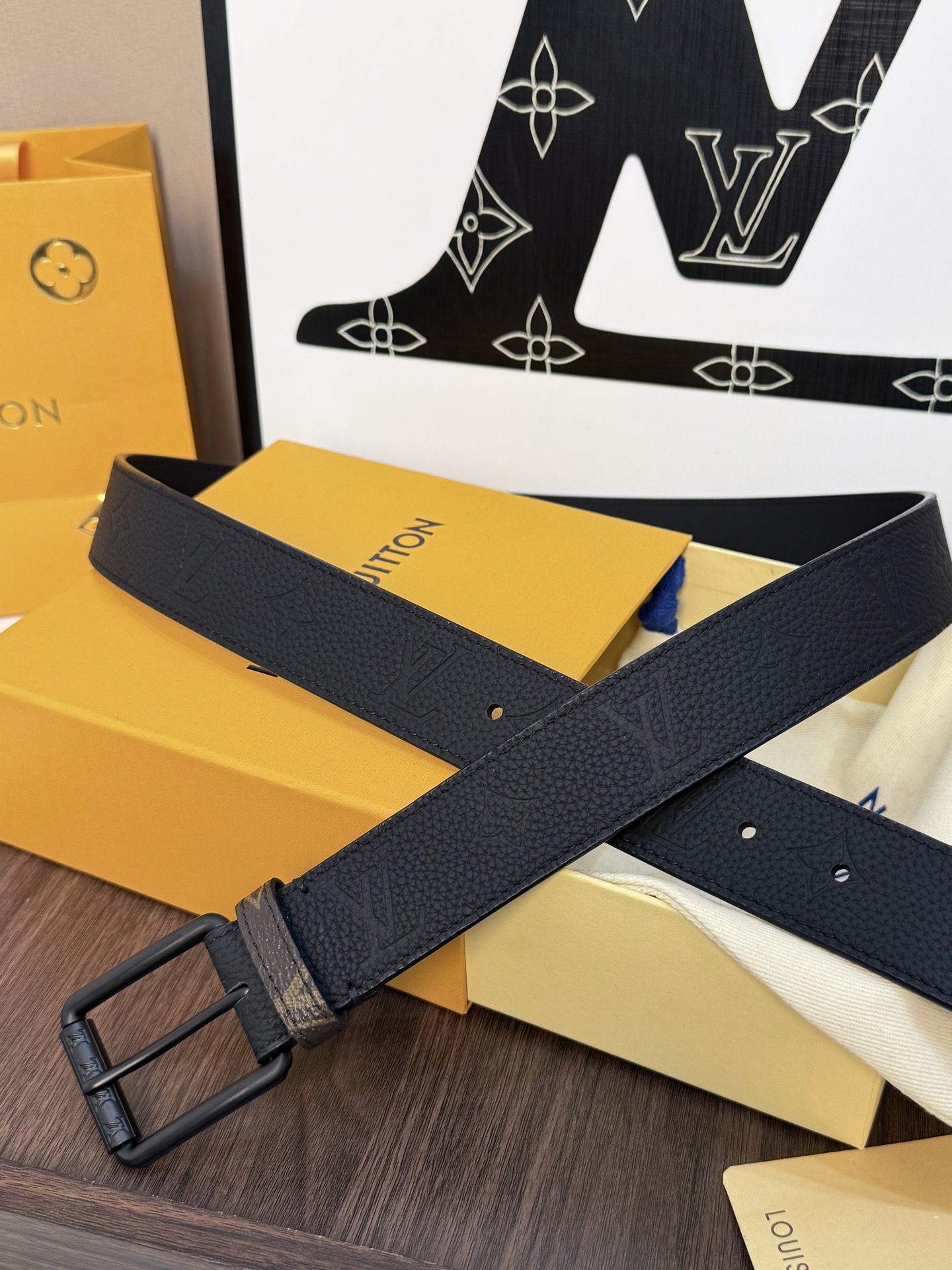 L驢家今季新品 男士原單腰帶 寬度35毫米 經典雙面牛皮荔枝紋 搭配低調針扣五金 適合沈穩低調的男神使用