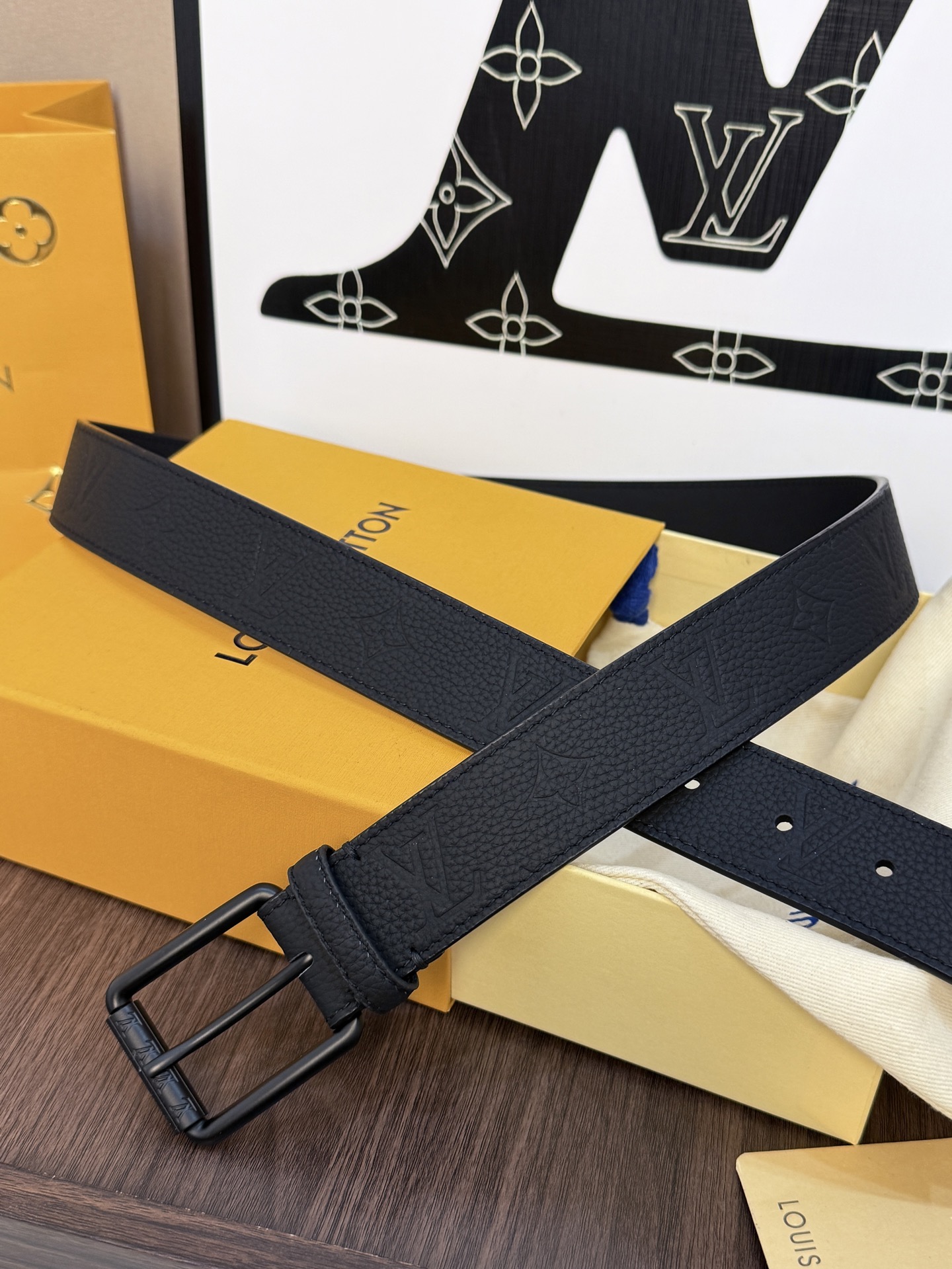 L驢家今季新品 男士原單腰帶 寬度35毫米 經典雙面牛皮荔枝紋 搭配低調針扣五金 適合沈穩低調的男神使用