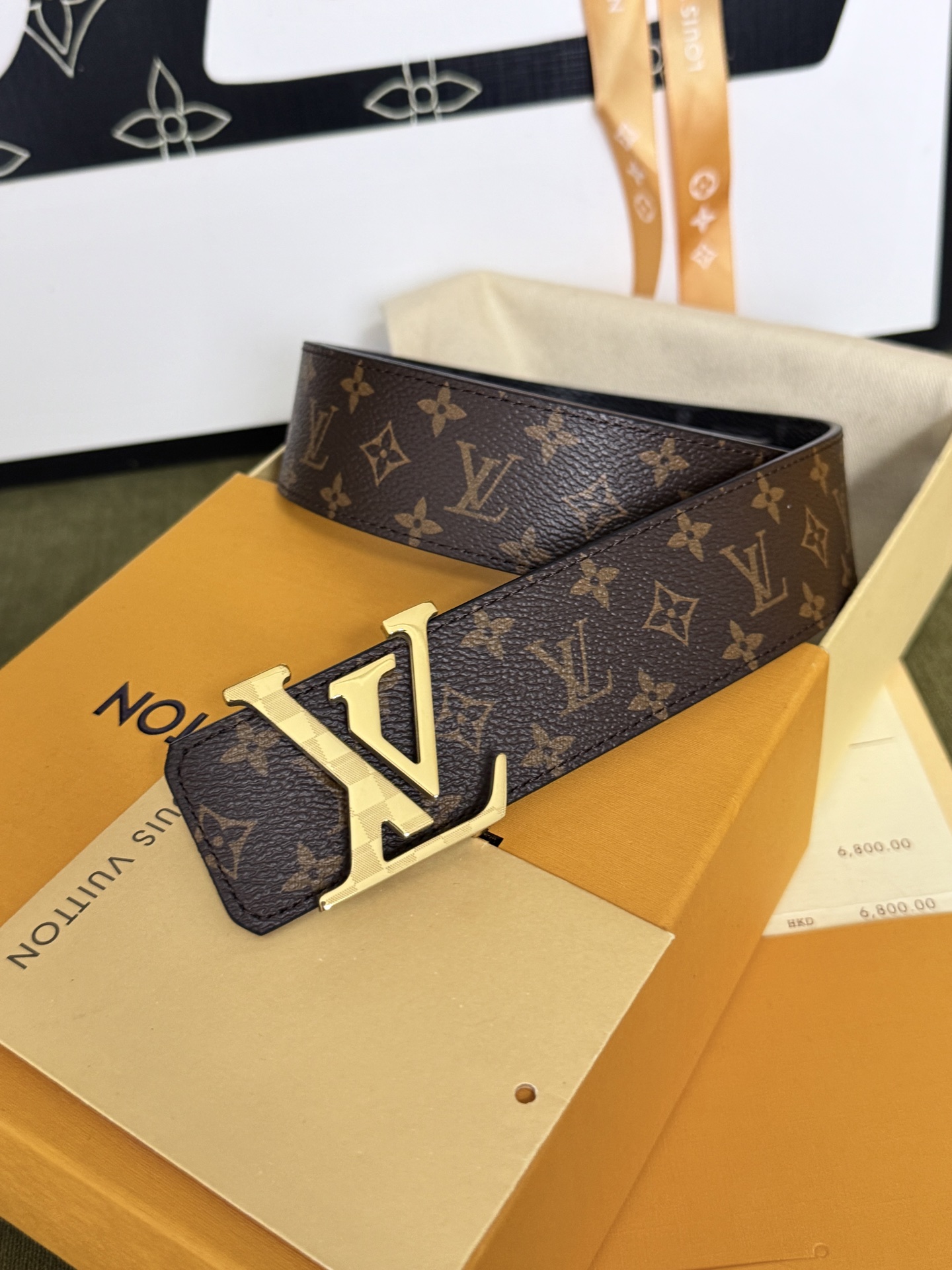 LV双面老花拼接金标皮带|40mm标准宽度 双面双色经典老花面料复合厚实真皮里层,纹路规整手感高级 LV双面老花拼接金标皮带|40mm标准宽度 双面双色经典老花面料复合厚实真皮里层,纹路规整手感高级