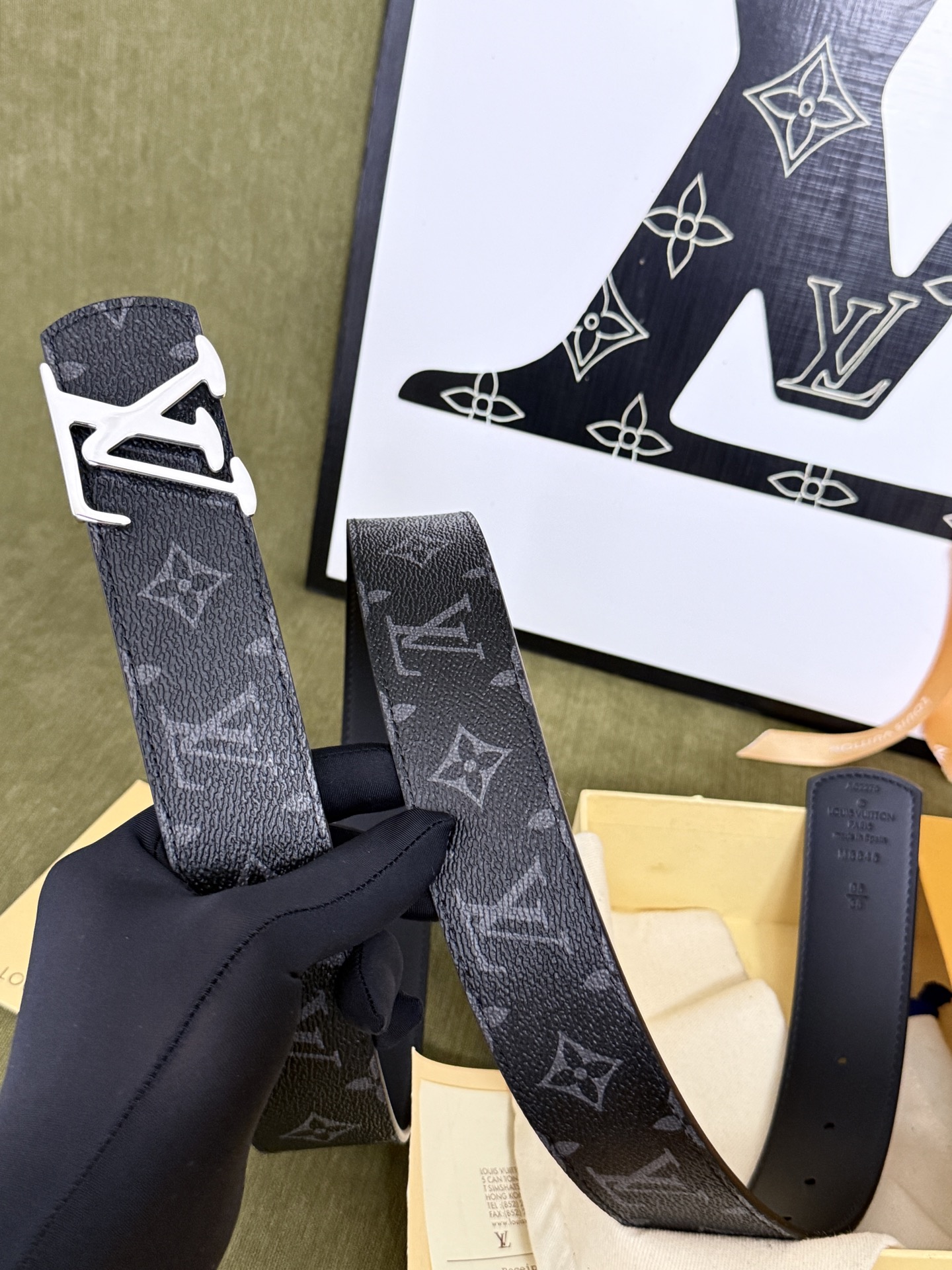 LV 黑武士满印老花银扣皮带|40mm 原厂标准宽度 高密炭黑老花特制帆布,内里无缝贴合哑光头 LV 黑武士满印老花银扣皮带|40mm 原厂标准宽度 高密炭黑老花特制帆布,内里无缝贴合哑光头