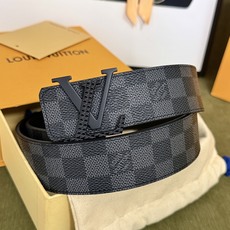 LV黑灰棋盘格黑标皮带|40mm标准宽度 炭灰棋盘格原厂面料,皮质内里柔软亲肤 哑光深灰LV立体扣 LV黑灰棋盘格黑标皮带|40mm标准宽度 炭灰棋盘格原厂面料,皮质内里柔软亲肤 哑光深灰LV立体扣