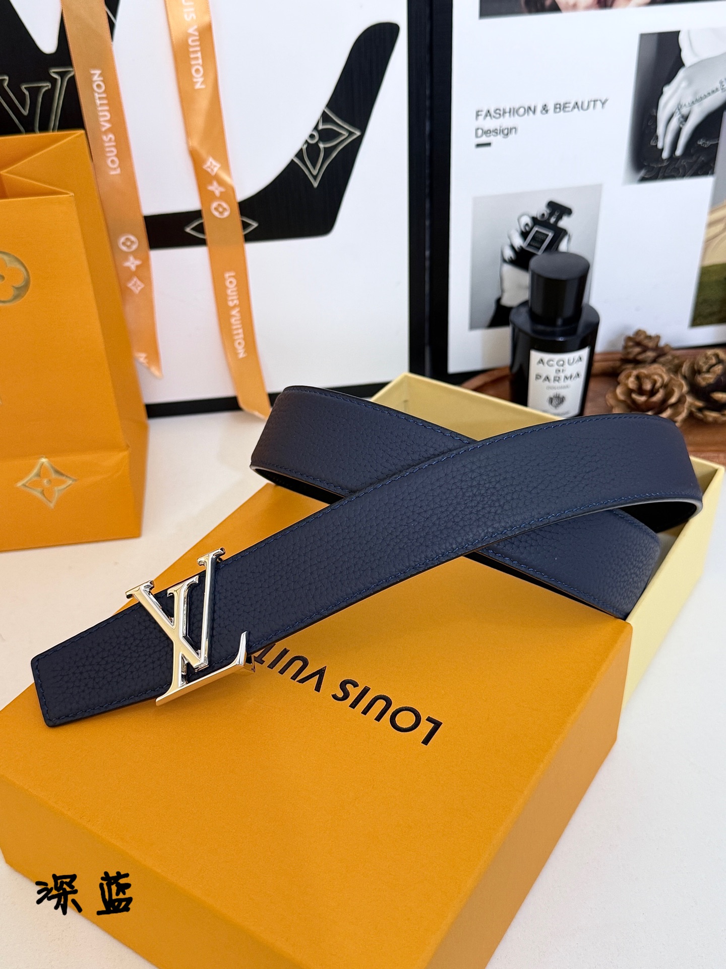 LV荔枝纹亮银LV标扣皮带|35mm宽度 整块甄选饱满荔枝纹牛皮,肌理立体细腻,柔韧耐弯折,内里 LV荔枝纹亮银LV标扣皮带|35mm宽度 整块甄选饱满荔枝纹牛皮,肌理立体细腻,柔韧耐弯折,内里