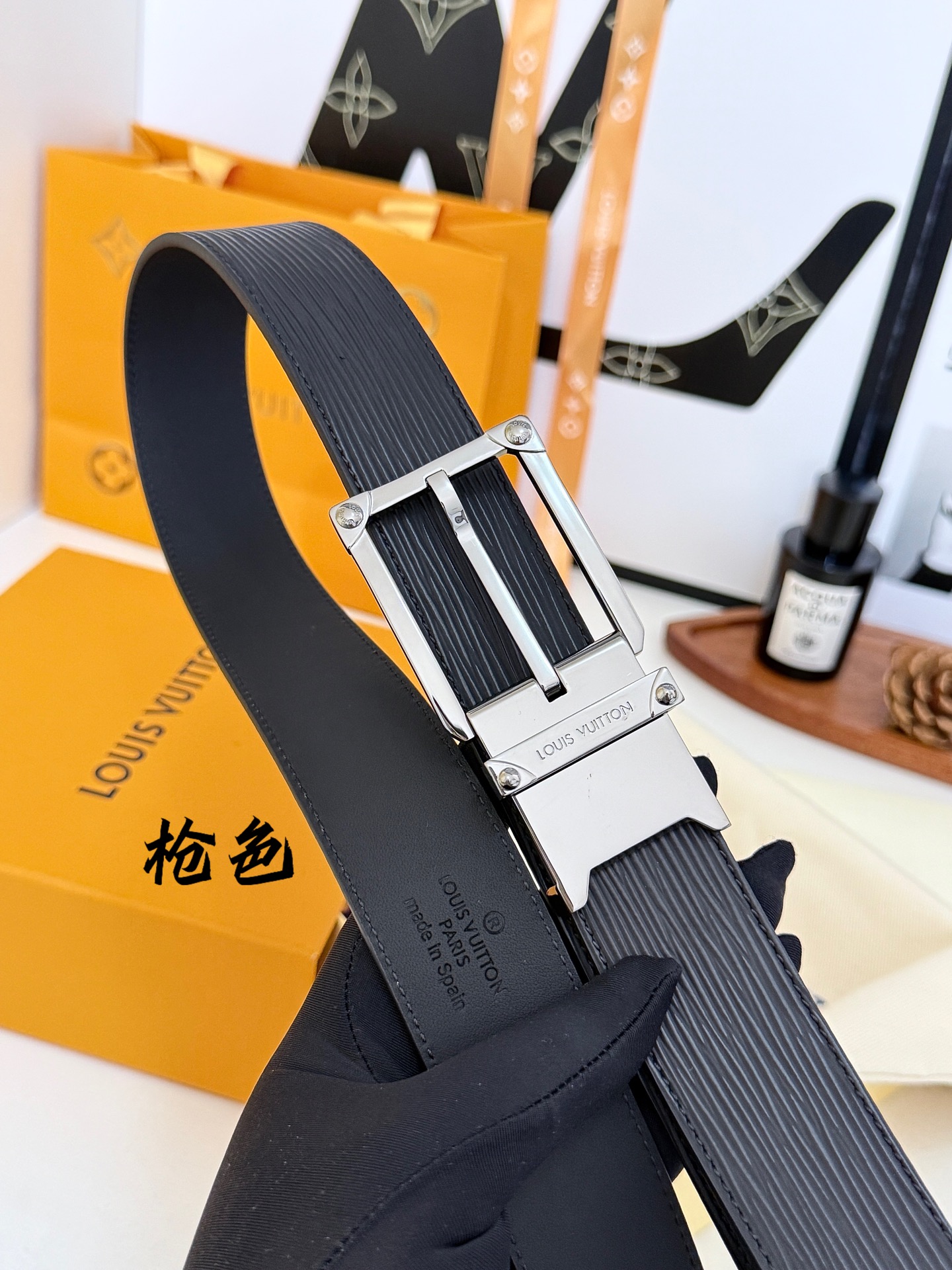 LV水波纹针扣皮带｜35mm窄版宽度          原厂立体水波压纹皮料，顺滑细腻柔韧内里，质感拉满、亮枪方正针式金