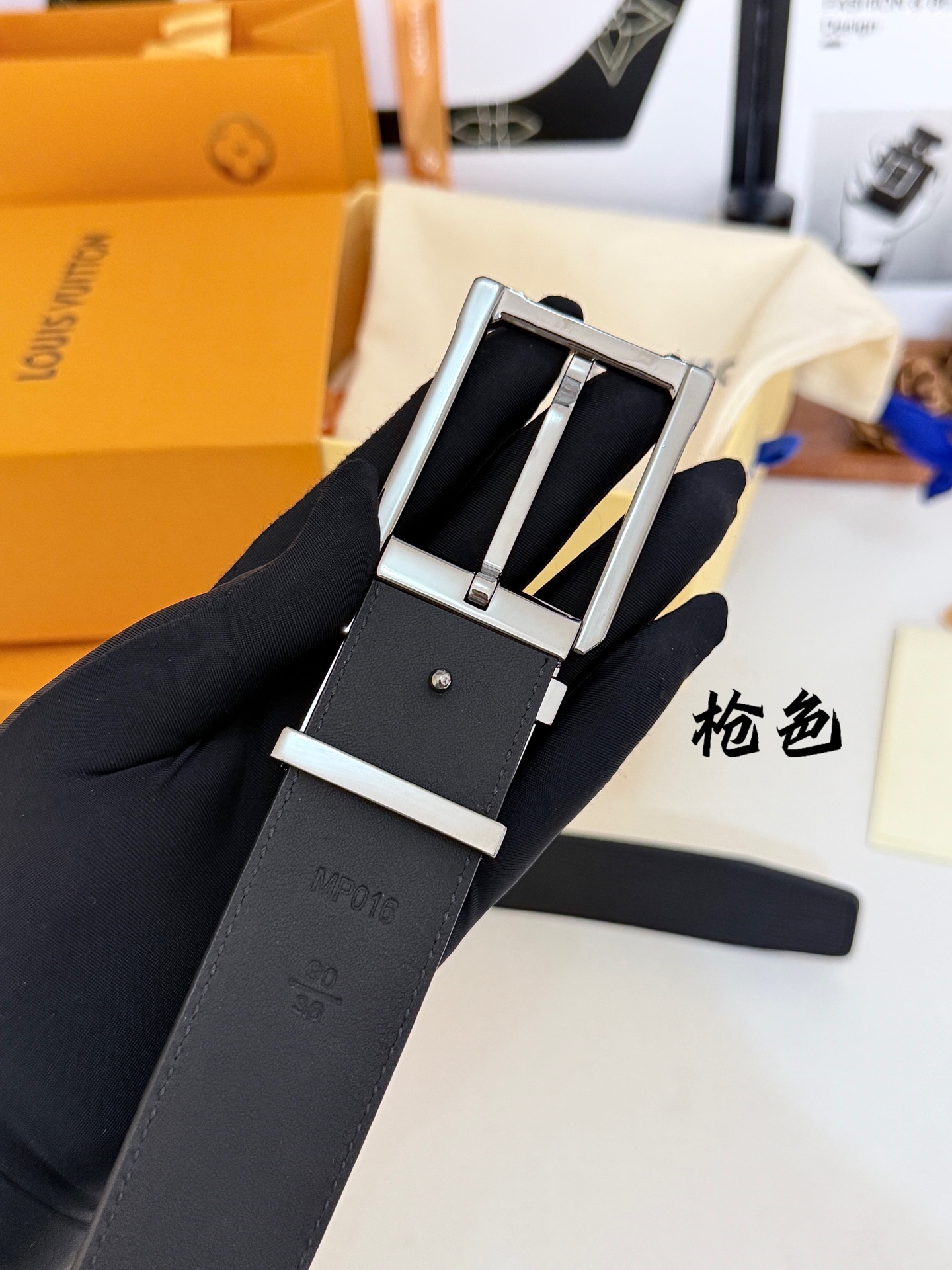 LV水波纹针扣皮带｜35mm窄版宽度          原厂立体水波压纹皮料，顺滑细腻柔韧内里，质感拉满、亮枪方正针式金