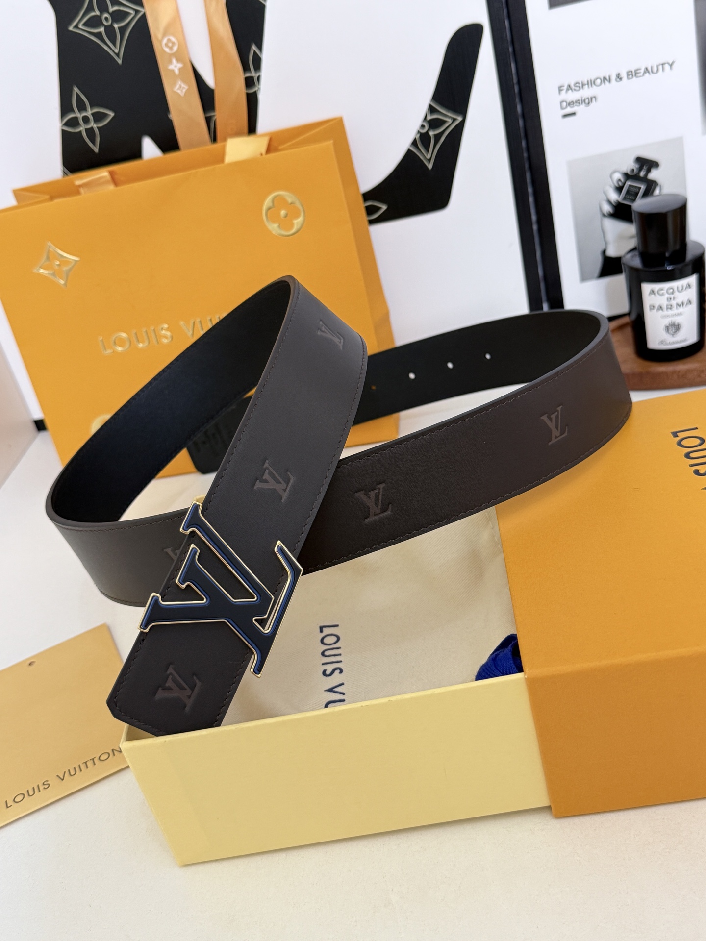 LV暗纹咖啡身三层扣皮带｜40mm标准宽度         高级雾感咖啡色皮料，低调压印暗纹标识，质感直接拉满 三层立体