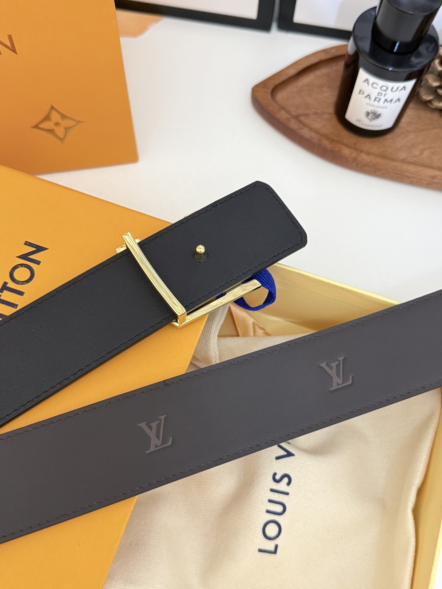 LV暗纹咖啡身三层扣皮带｜40mm标准宽度         高级雾感咖啡色皮料，低调压印暗纹标识，质感直接拉满 三层立体