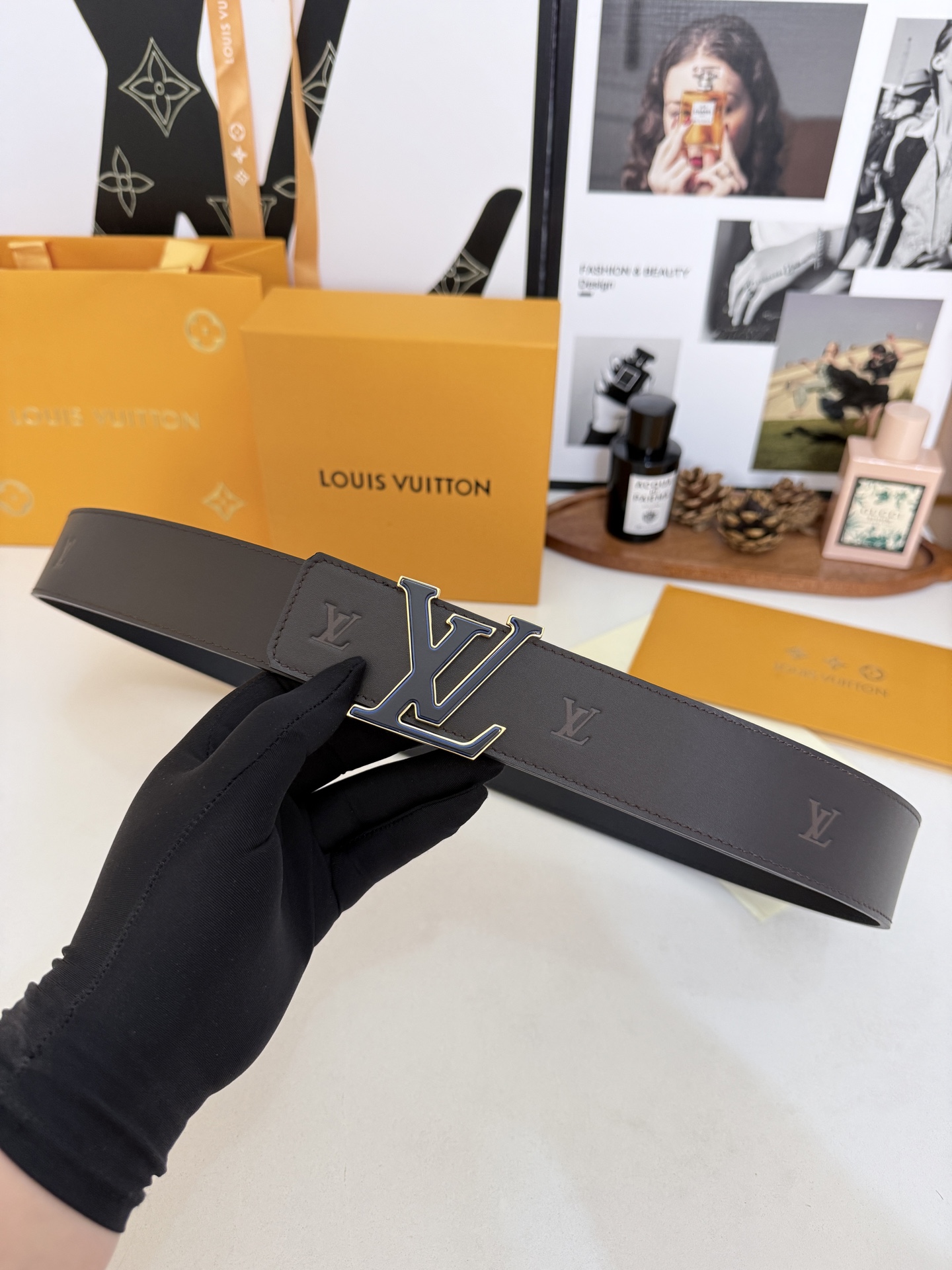 LV暗纹咖啡身三层扣皮带｜40mm标准宽度         高级雾感咖啡色皮料，低调压印暗纹标识，质感直接拉满 三层立体