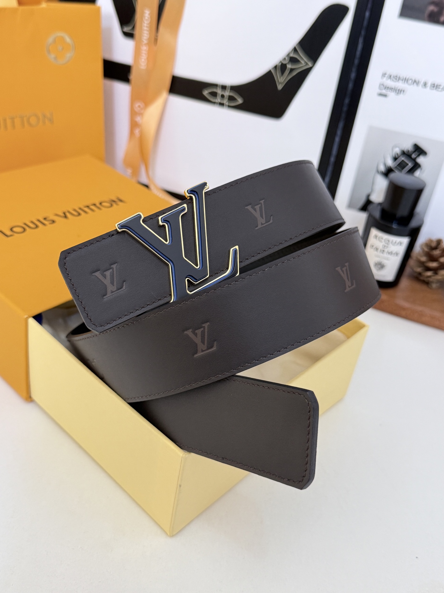LV暗纹咖啡身三层扣皮带｜40mm标准宽度         高级雾感咖啡色皮料，低调压印暗纹标识，质感直接拉满 三层立体