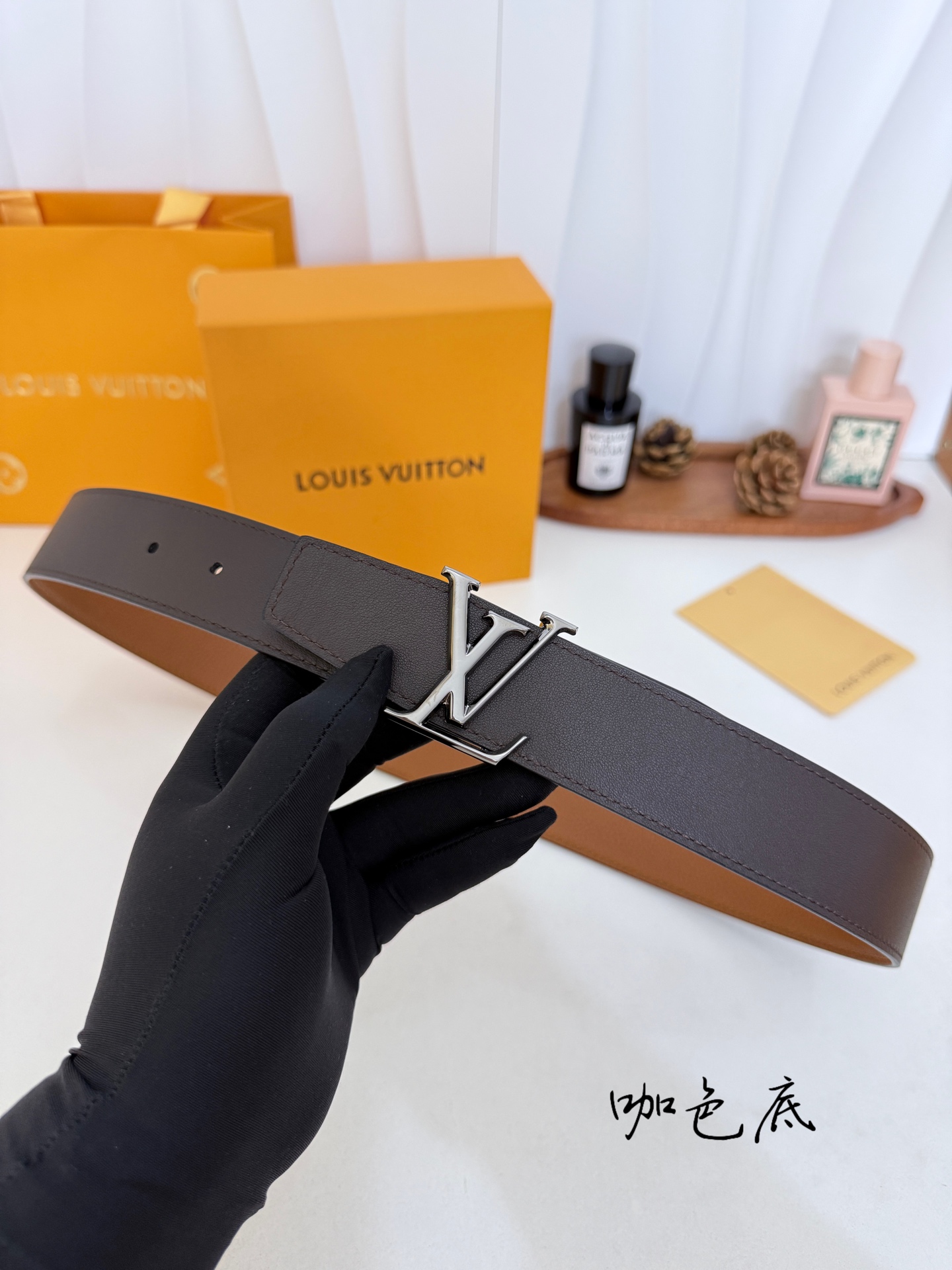 LV荔枝纹亮枪LV标扣皮带|35mm宽度 整块甄选饱满荔枝纹牛皮,肌理立体细腻,柔韧耐弯折,内里 LV荔枝纹亮枪LV标扣皮带|35mm宽度 整块甄选饱满荔枝纹牛皮,肌理立体细腻,柔韧耐弯折,内里