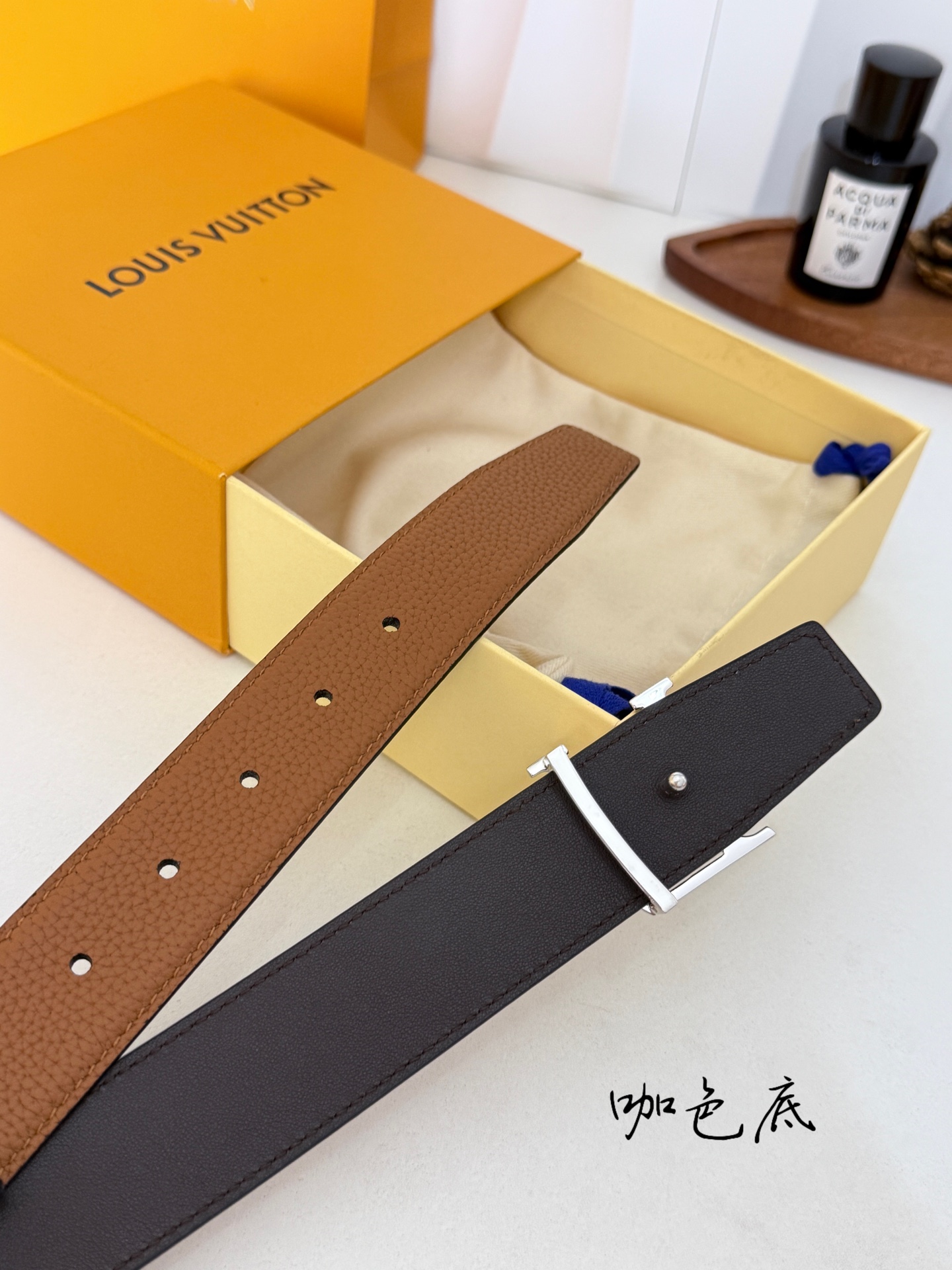 LV荔枝纹亮银LV标扣皮带|35mm宽度 整块甄选饱满荔枝纹牛皮,肌理立体细腻,柔韧耐弯折,内里 LV荔枝纹亮银LV标扣皮带|35mm宽度 整块甄选饱满荔枝纹牛皮,肌理立体细腻,柔韧耐弯折,内里
