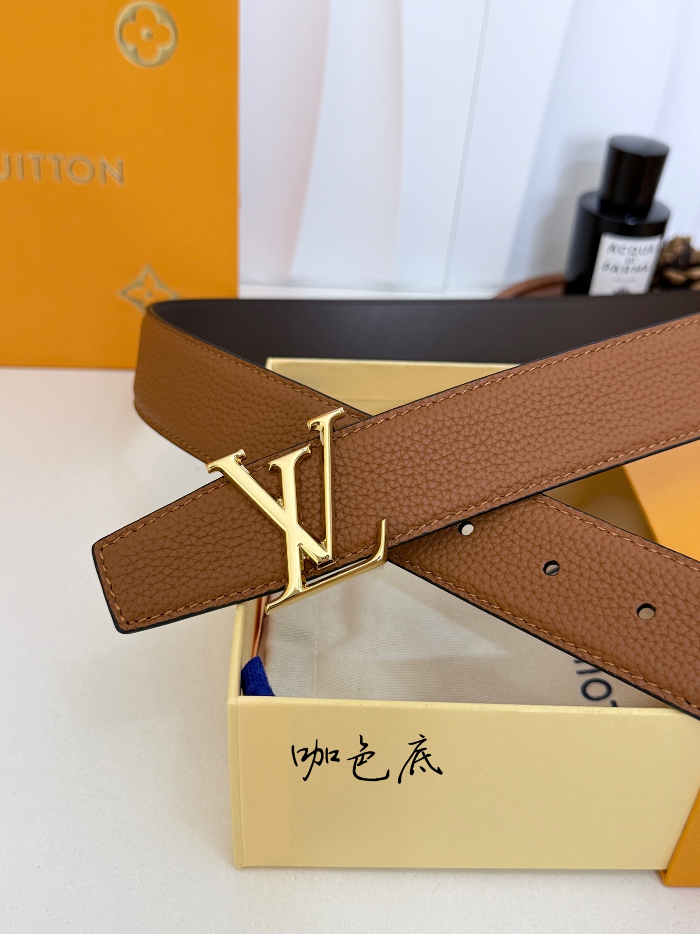LV荔枝纹亮金LV标扣皮带|35mm宽度 整块甄选饱满荔枝纹牛皮,肌理立体细腻,柔韧耐弯折,内里 LV荔枝纹亮金LV标扣皮带|35mm宽度 整块甄选饱满荔枝纹牛皮,肌理立体细腻,柔韧耐弯折,内里