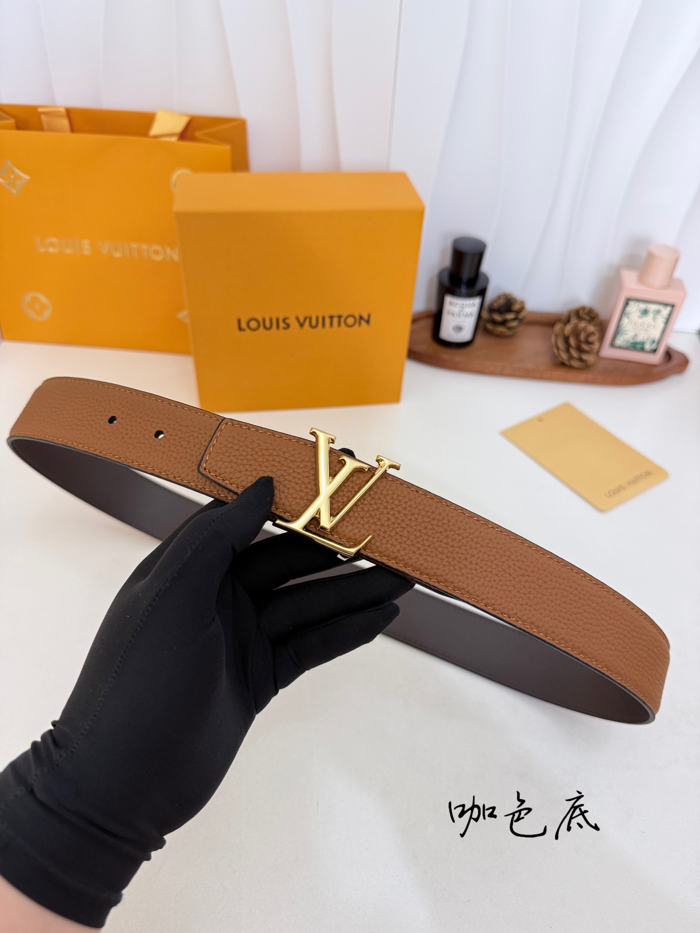 LV荔枝纹亮金LV标扣皮带|35mm宽度 整块甄选饱满荔枝纹牛皮,肌理立体细腻,柔韧耐弯折,内里 LV荔枝纹亮金LV标扣皮带|35mm宽度 整块甄选饱满荔枝纹牛皮,肌理立体细腻,柔韧耐弯折,内里