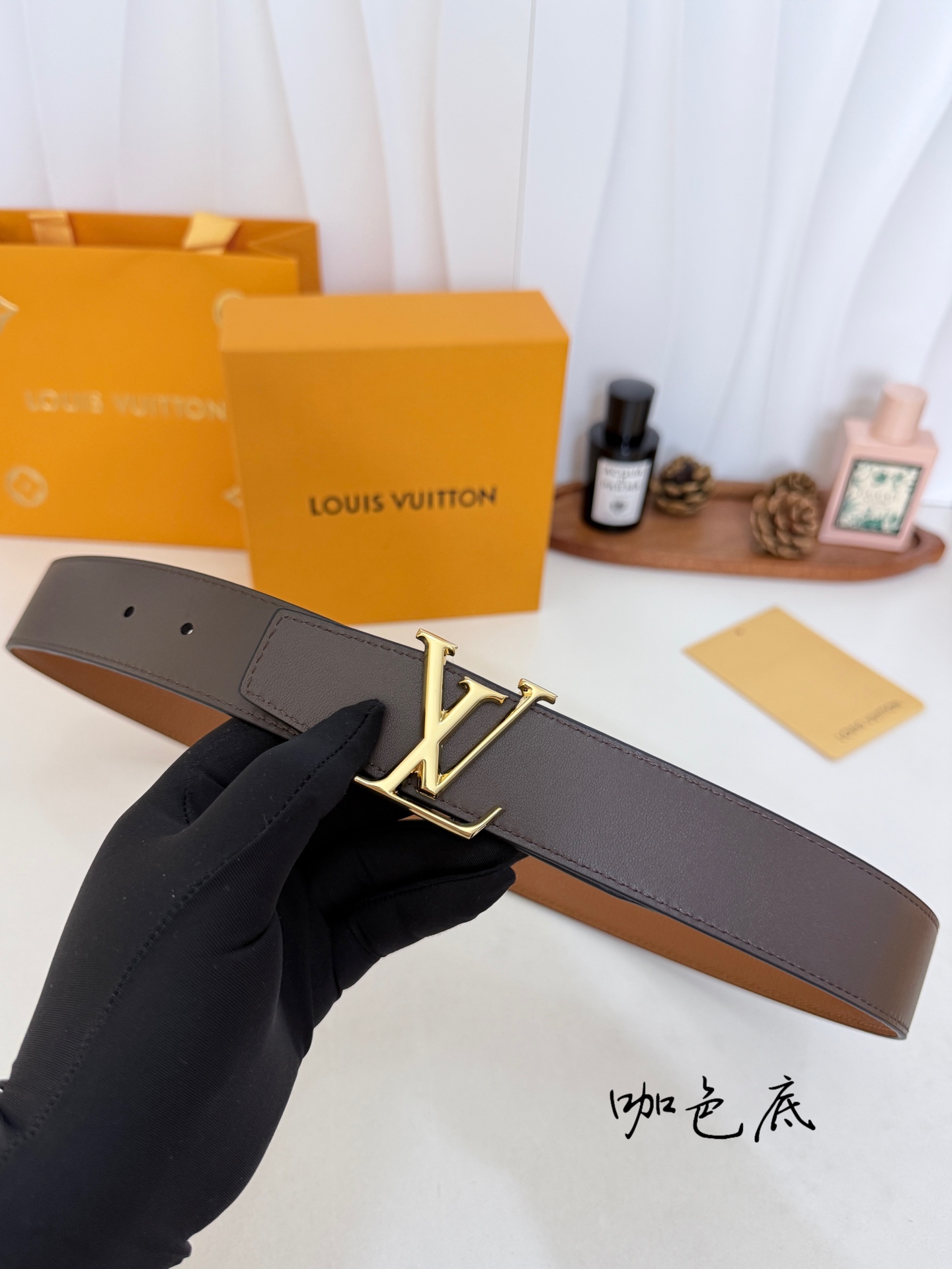LV荔枝纹亮金LV标扣皮带|35mm宽度 整块甄选饱满荔枝纹牛皮,肌理立体细腻,柔韧耐弯折,内里 LV荔枝纹亮金LV标扣皮带|35mm宽度 整块甄选饱满荔枝纹牛皮,肌理立体细腻,柔韧耐弯折,内里