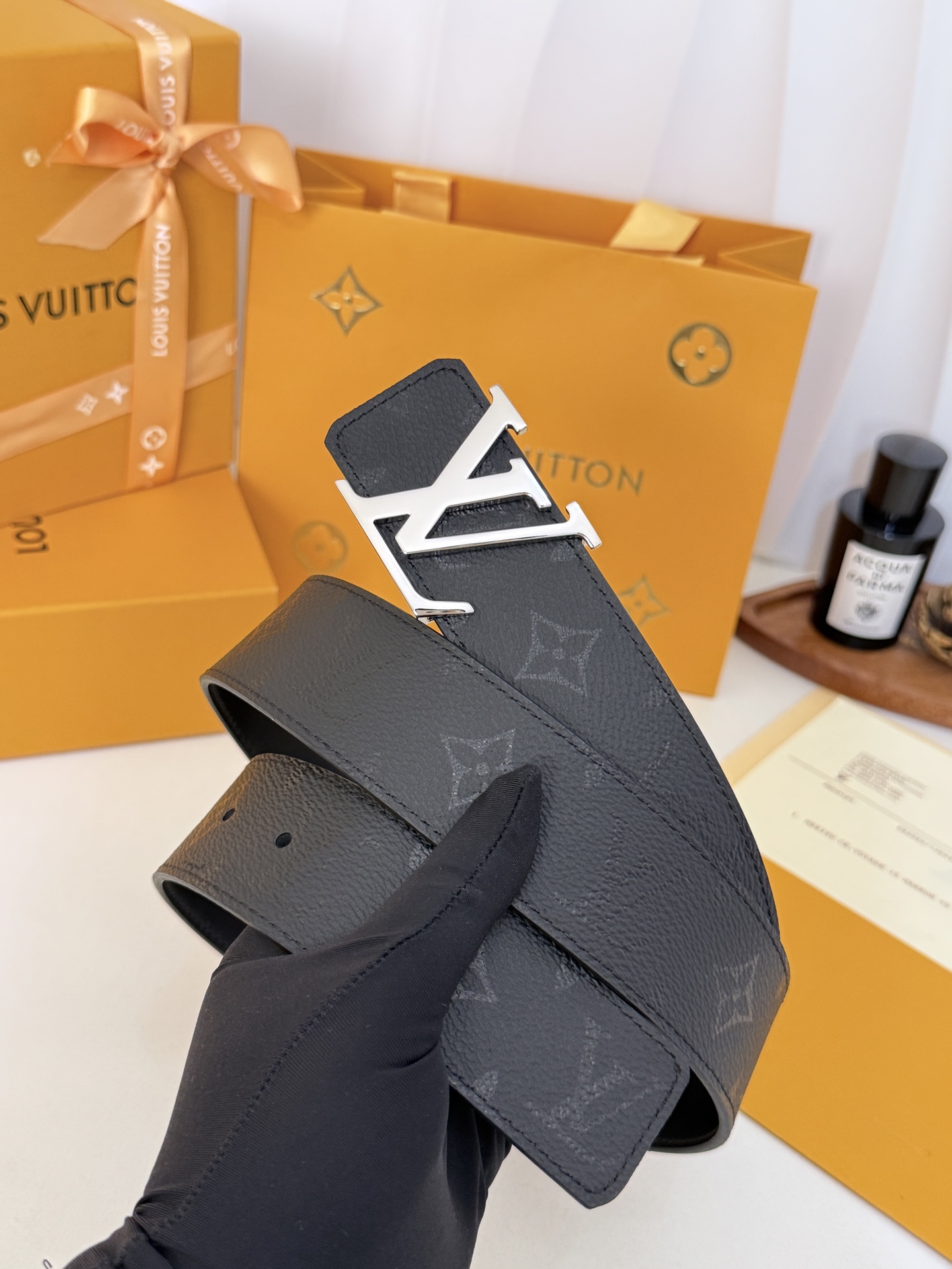 LV暗黑花亮银扣皮带|40mm标准宽度 LV Initiales Midhight 40 毫米双面腰带 LV暗黑花亮银扣皮带|40mm标准宽度 LV Initiales Midhight 40 毫米双面腰带