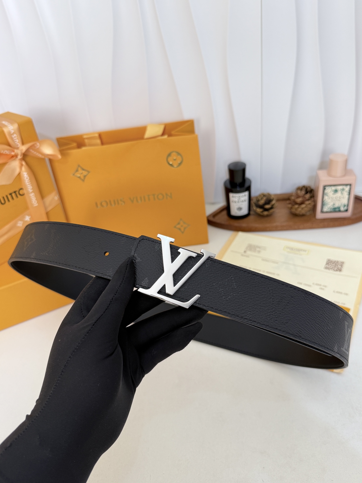 LV暗黑花亮银扣皮带|40mm标准宽度 LV Initiales Midhight 40 毫米双面腰带 LV暗黑花亮银扣皮带|40mm标准宽度 LV Initiales Midhight 40 毫米双面腰带