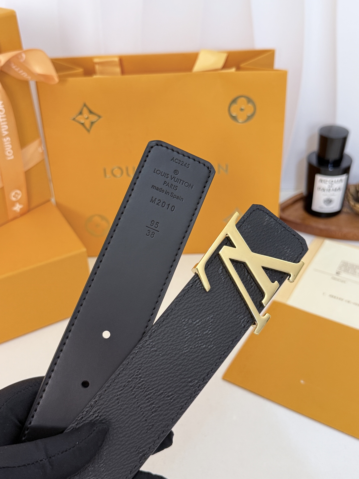 LV暗黑花亮金扣皮带|40mm标准宽度 LV Initiales Midhight 40 毫米双面腰带 LV暗黑花亮金扣皮带|40mm标准宽度 LV Initiales Midhight 40 毫米双面腰带
