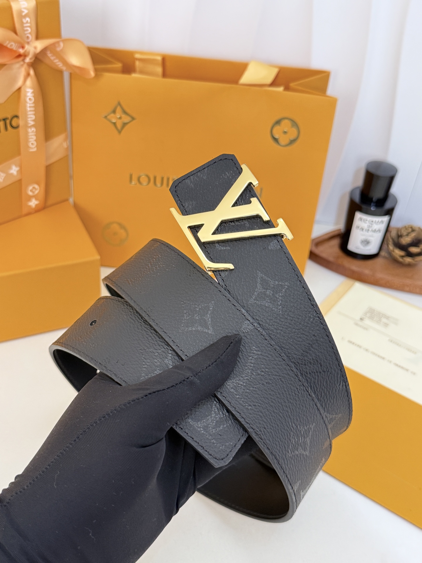 LV暗黑花亮金扣皮带|40mm标准宽度 LV Initiales Midhight 40 毫米双面腰带 LV暗黑花亮金扣皮带|40mm标准宽度 LV Initiales Midhight 40 毫米双面腰带