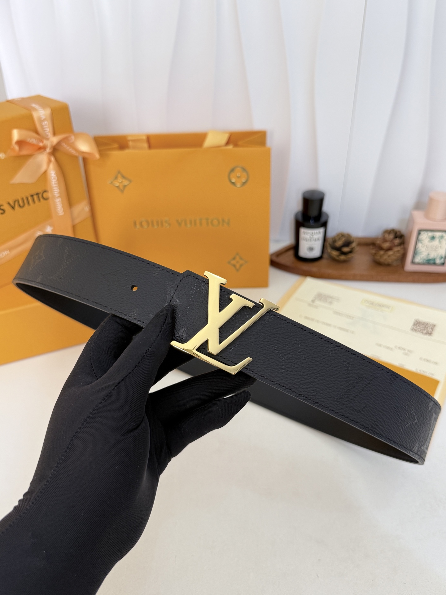 LV暗黑花亮金扣皮带|40mm标准宽度 LV Initiales Midhight 40 毫米双面腰带 LV暗黑花亮金扣皮带|40mm标准宽度 LV Initiales Midhight 40 毫米双面腰带