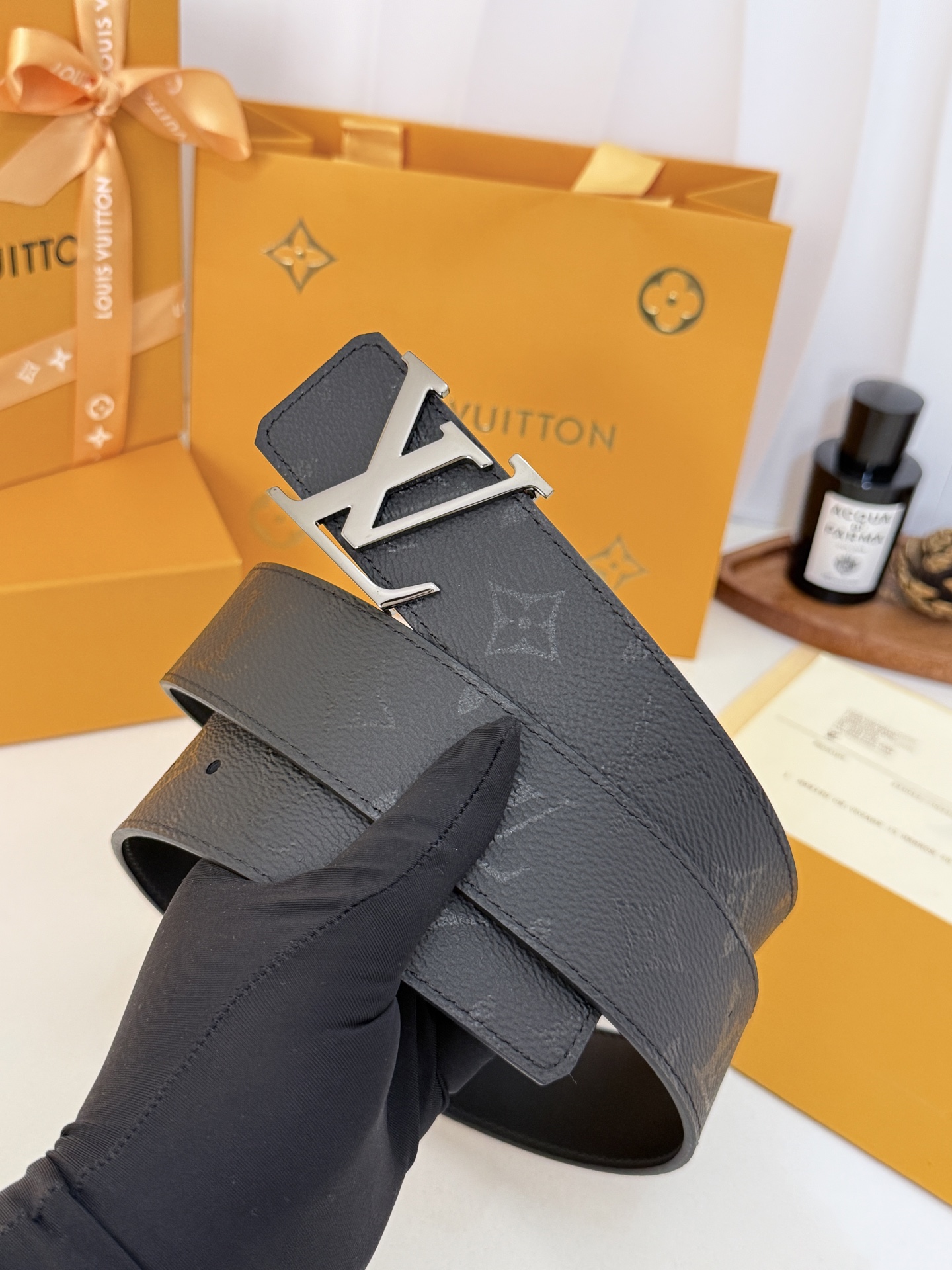 LV暗黑花亮枪扣皮带|40mm标准宽度 LV Initiales Midhight 40 毫米双面腰带 LV暗黑花亮枪扣皮带|40mm标准宽度 LV Initiales Midhight 40 毫米双面腰带