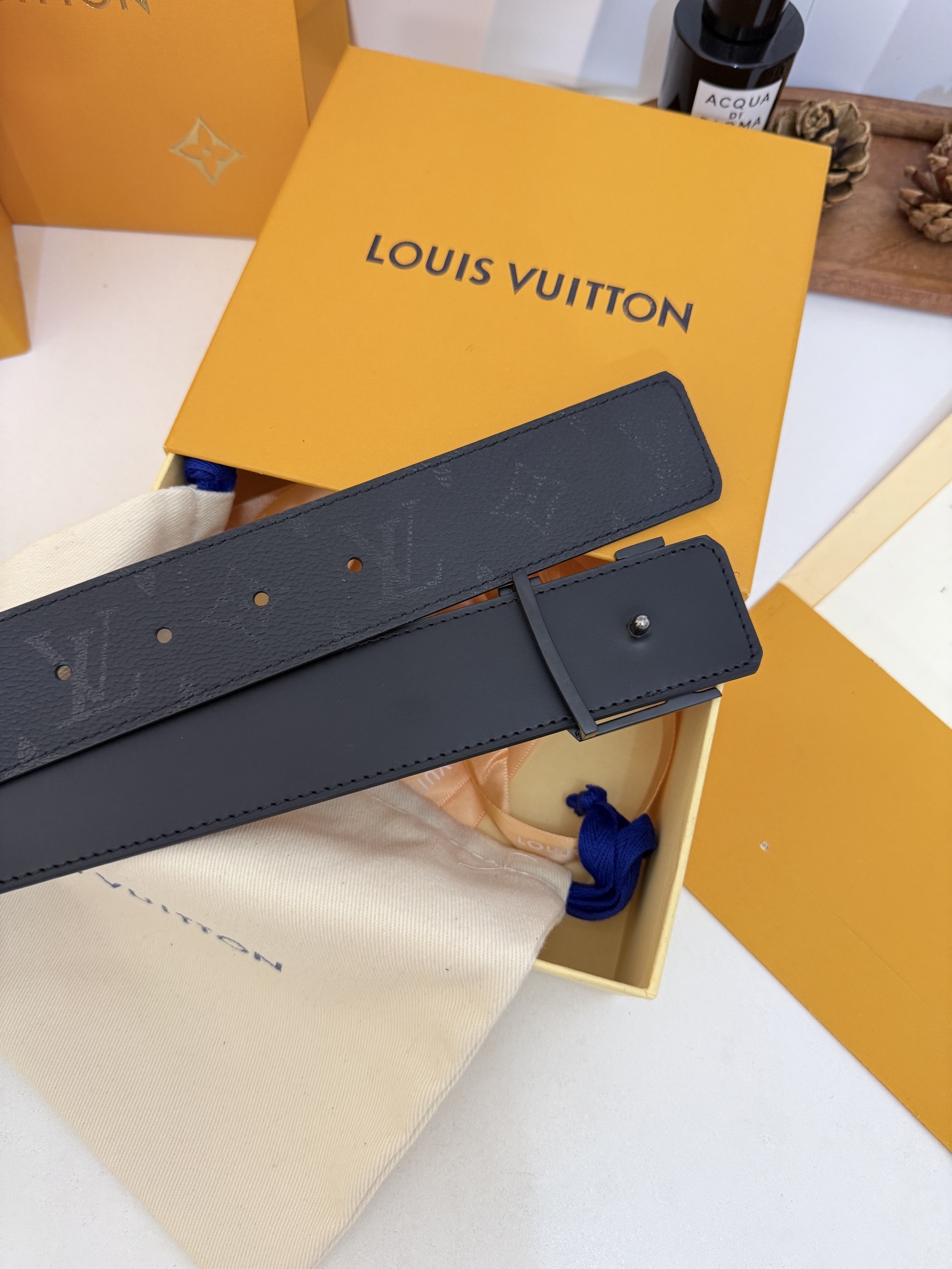 LV暗黑花哑黑扣皮带|40mm标准宽度 LV Initiales Midhight 40 毫米双面腰带 LV暗黑花哑黑扣皮带|40mm标准宽度 LV Initiales Midhight 40 毫米双面腰带