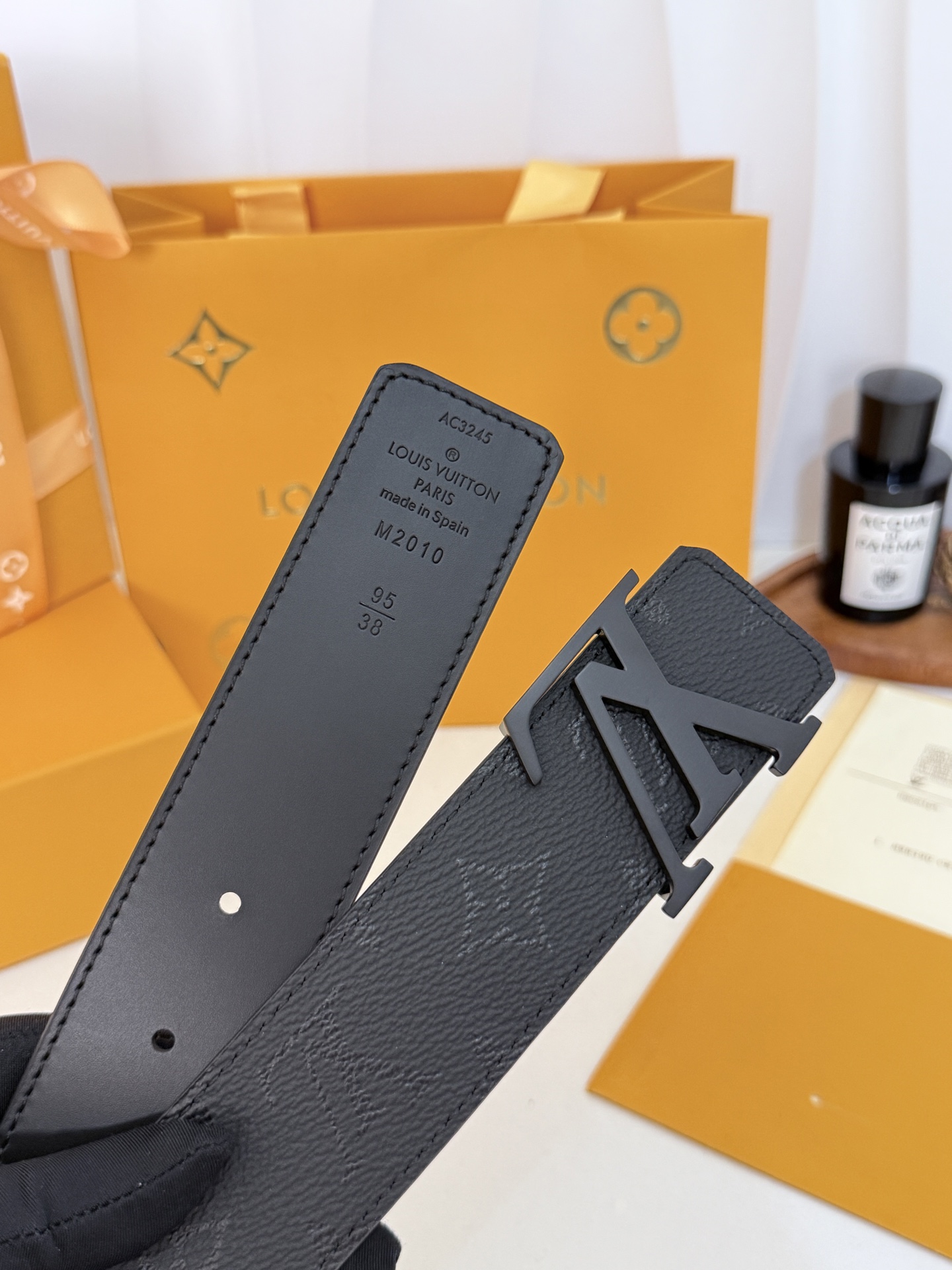 LV暗黑花哑黑扣皮带|40mm标准宽度 LV Initiales Midhight 40 毫米双面腰带 LV暗黑花哑黑扣皮带|40mm标准宽度 LV Initiales Midhight 40 毫米双面腰带
