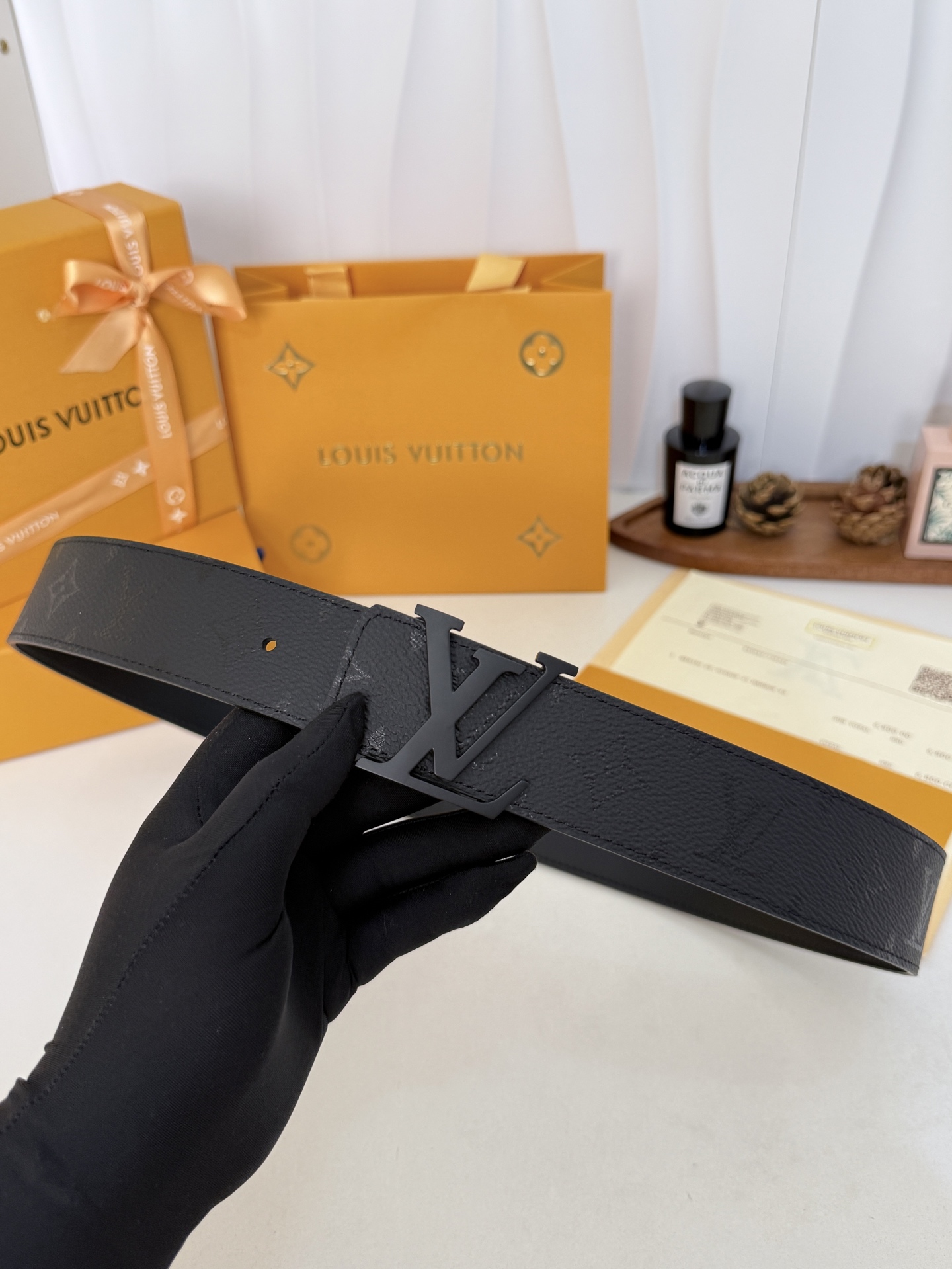 LV暗黑花哑黑扣皮带|40mm标准宽度 LV Initiales Midhight 40 毫米双面腰带 LV暗黑花哑黑扣皮带|40mm标准宽度 LV Initiales Midhight 40 毫米双面腰带