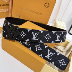 LV黑白满花大logo哑黑皮带|40mm标准宽度 荔枝粒面耐磨带身,搭配顺滑柔润真皮内里,触感扎实高级,花 LV黑白满花大logo哑黑皮带|40mm标准宽度 荔枝粒面耐磨带身,搭配顺滑柔润真皮内里,触感扎实高级,花