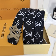 LV黑白满花大logo古银皮带|40mm标准宽度 荔枝粒面耐磨带身,搭配顺滑柔润真皮内里,触感扎实高级,花 LV黑白满花大logo古银皮带|40mm标准宽度 荔枝粒面耐磨带身,搭配顺滑柔润真皮内里,触感扎实高级,花