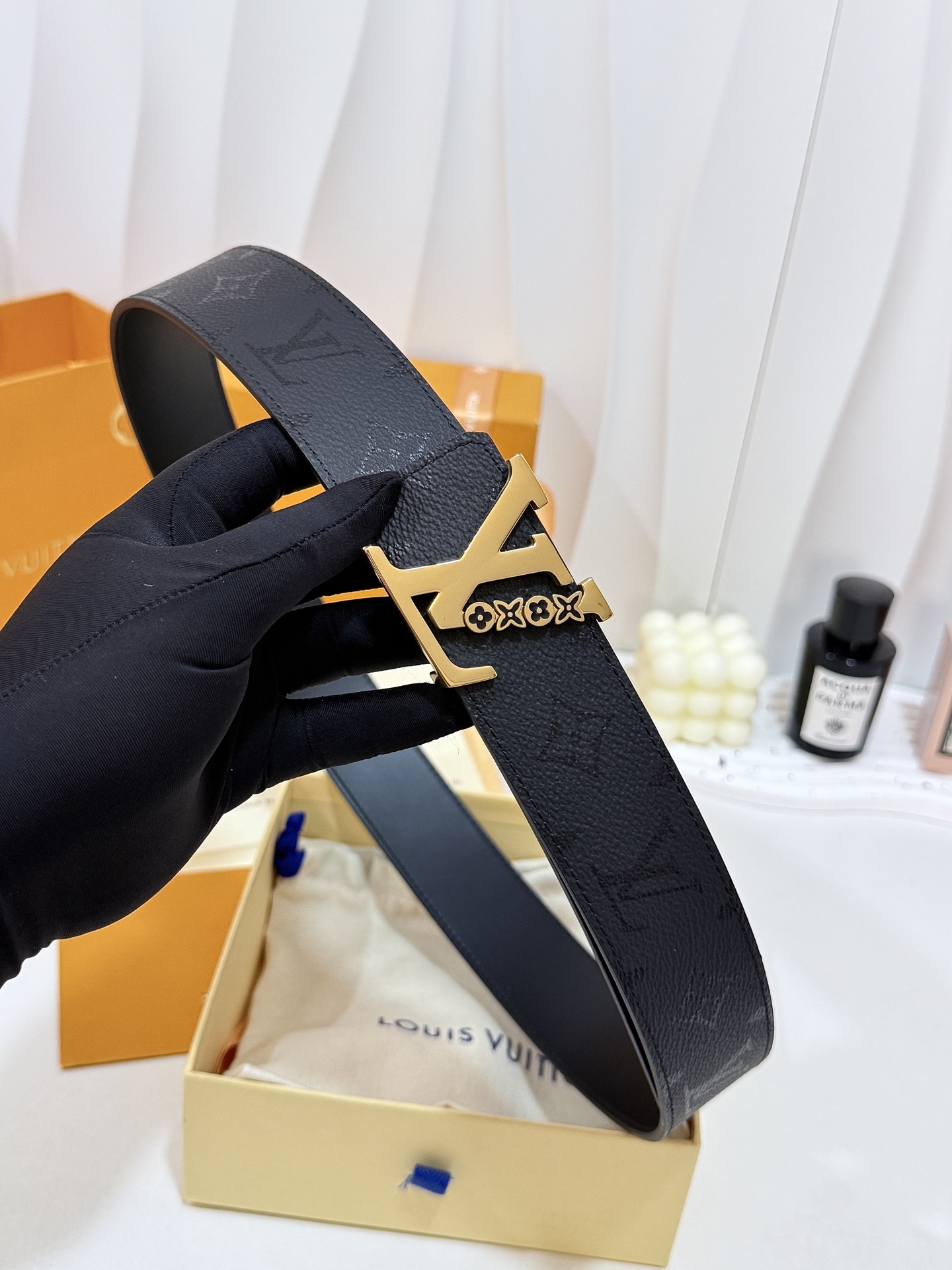 LV暗黑花亮金花扣皮带|40mm标准宽度 LV Initiales Midhight 40 毫米双面腰 LV暗黑花亮金花扣皮带|40mm标准宽度 LV Initiales Midhight 40 毫米双面腰