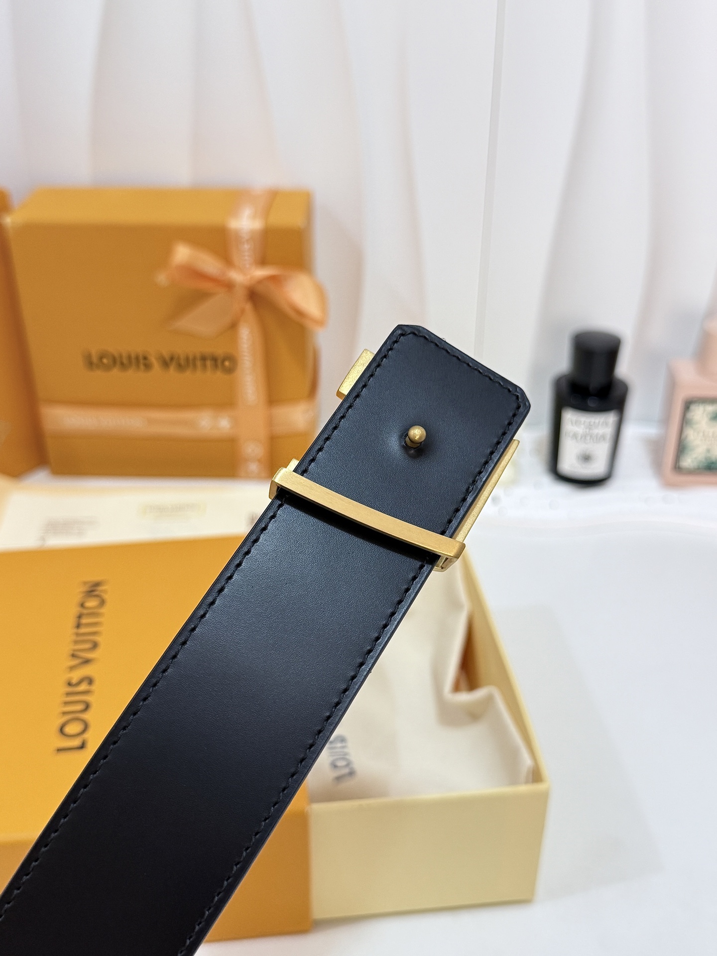 LV暗黑花亮金花扣皮带|40mm标准宽度 LV Initiales Midhight 40 毫米双面腰 LV暗黑花亮金花扣皮带|40mm标准宽度 LV Initiales Midhight 40 毫米双面腰